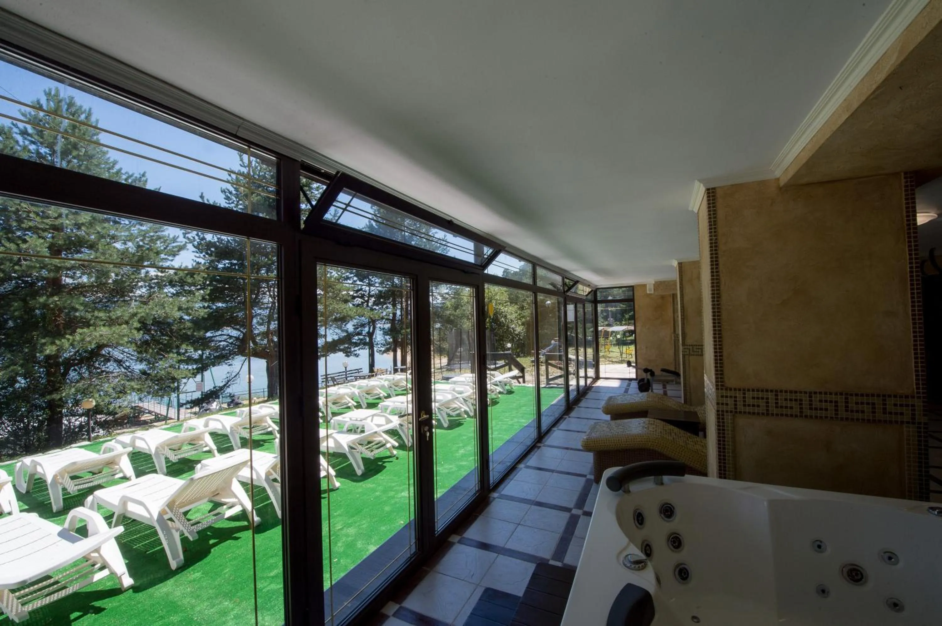 Area and facilities in Family Hotel Hebar