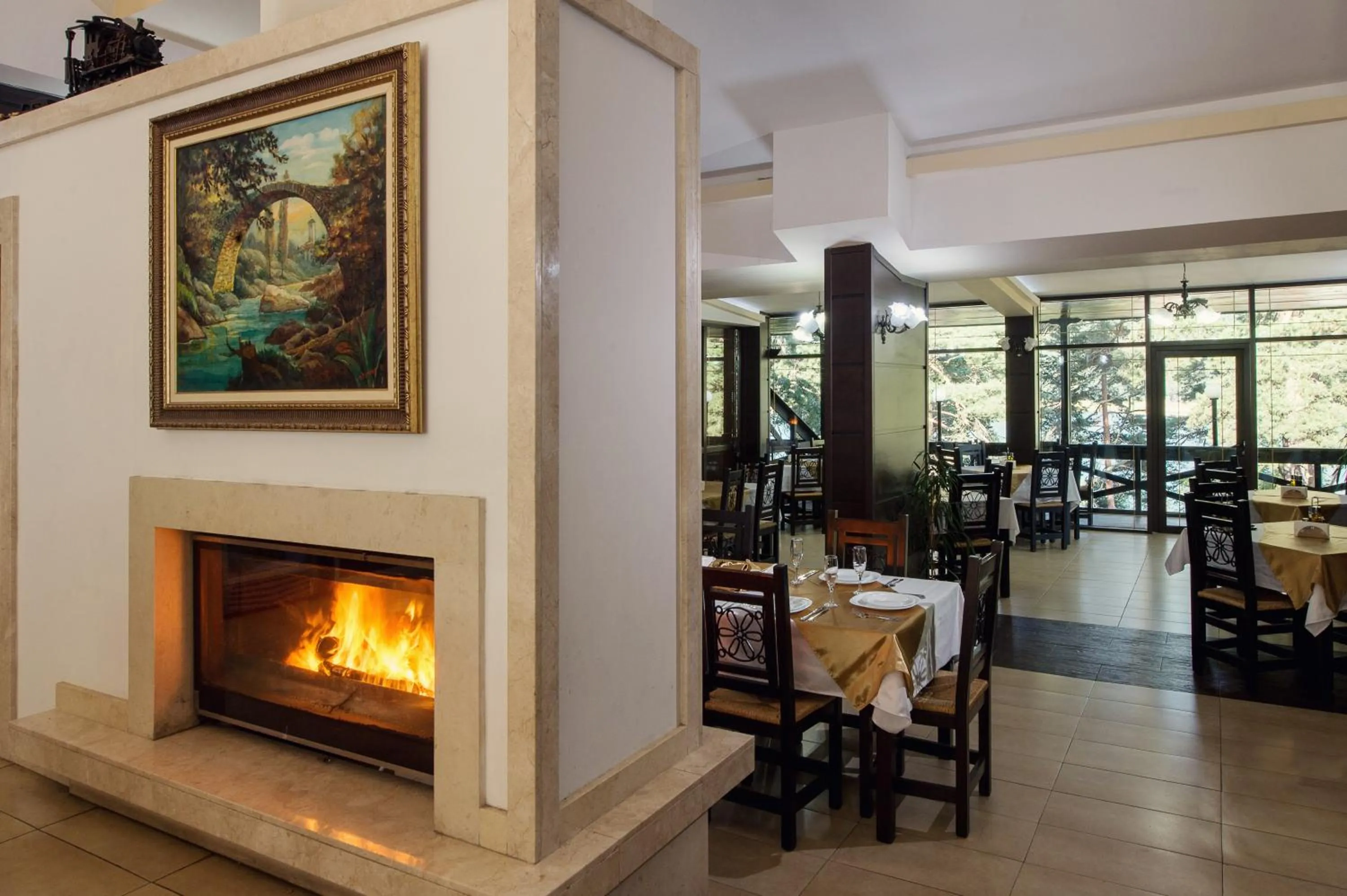 Restaurant/places to eat in Family Hotel Hebar