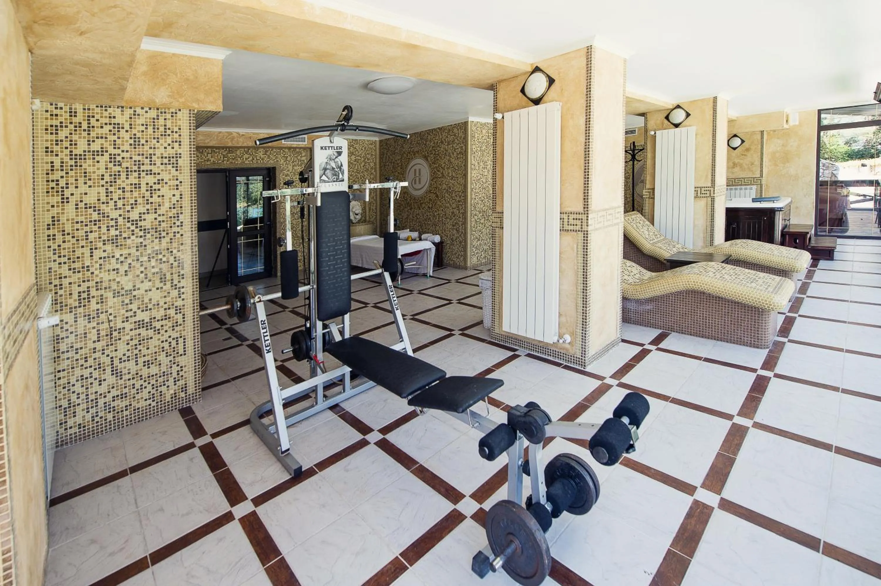 Area and facilities in Family Hotel Hebar