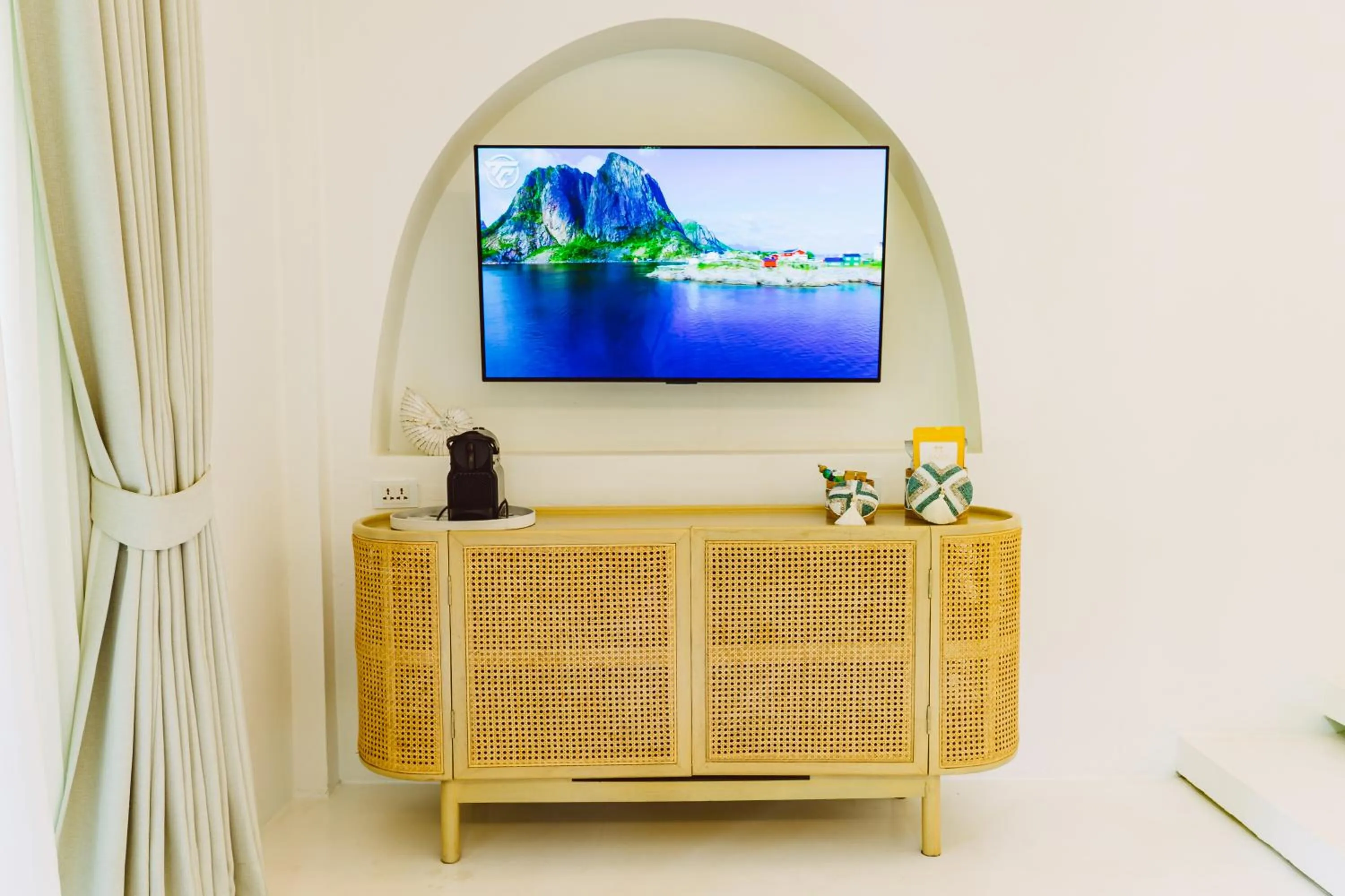 Evening entertainment in Zazen Boutique Resort & Spa