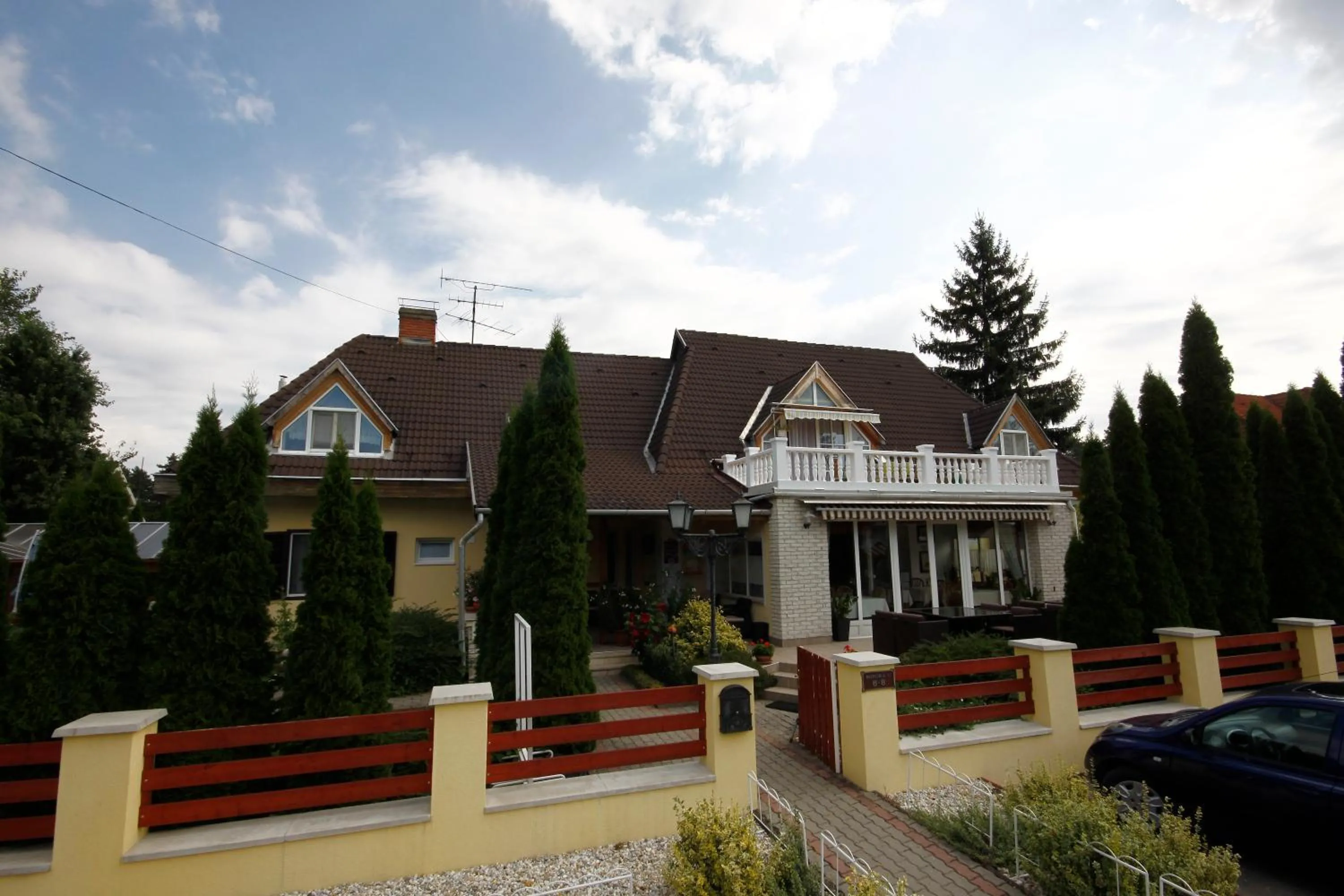 Patio in Parti Panzió
