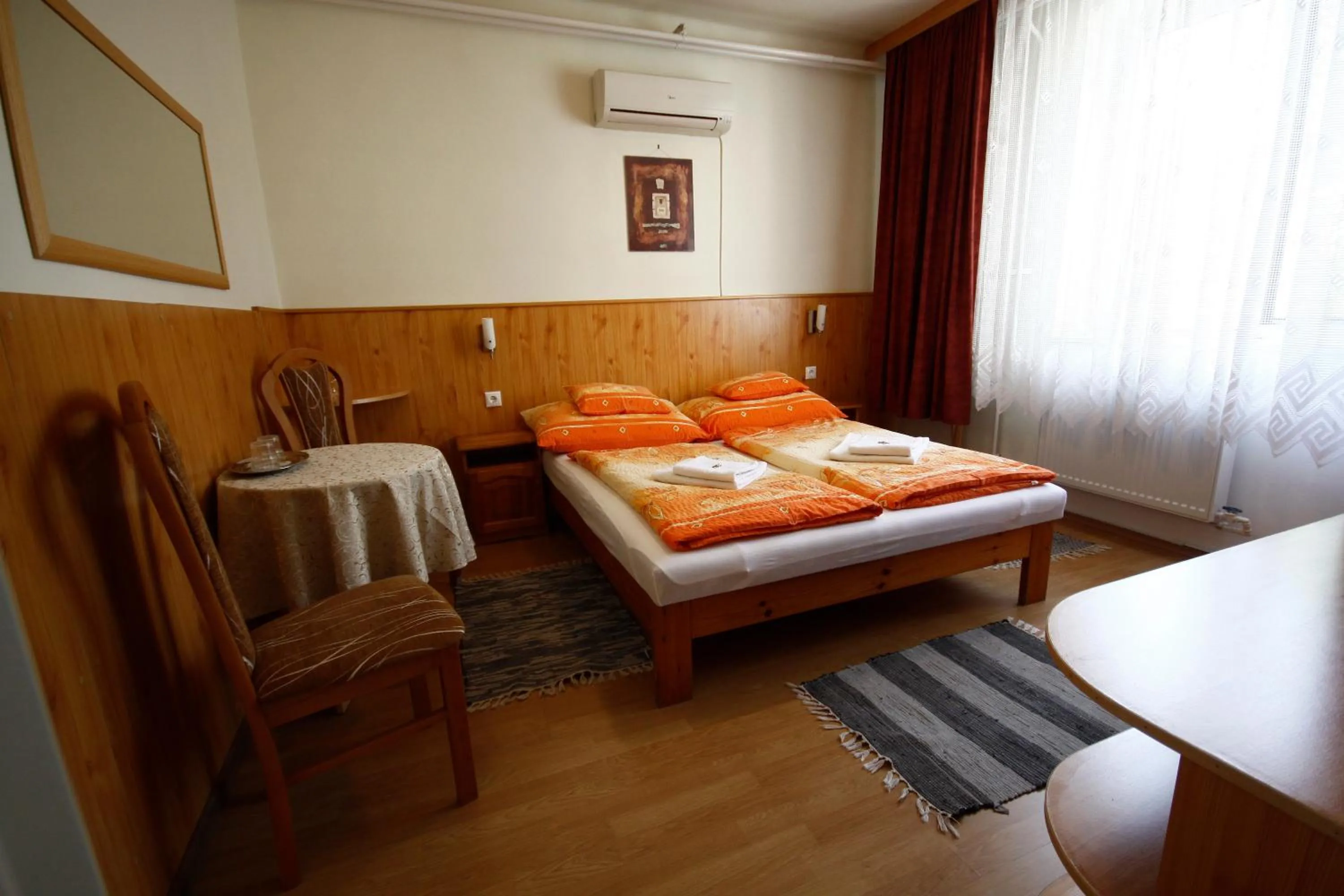 Bedroom, Bed in Parti Panzió