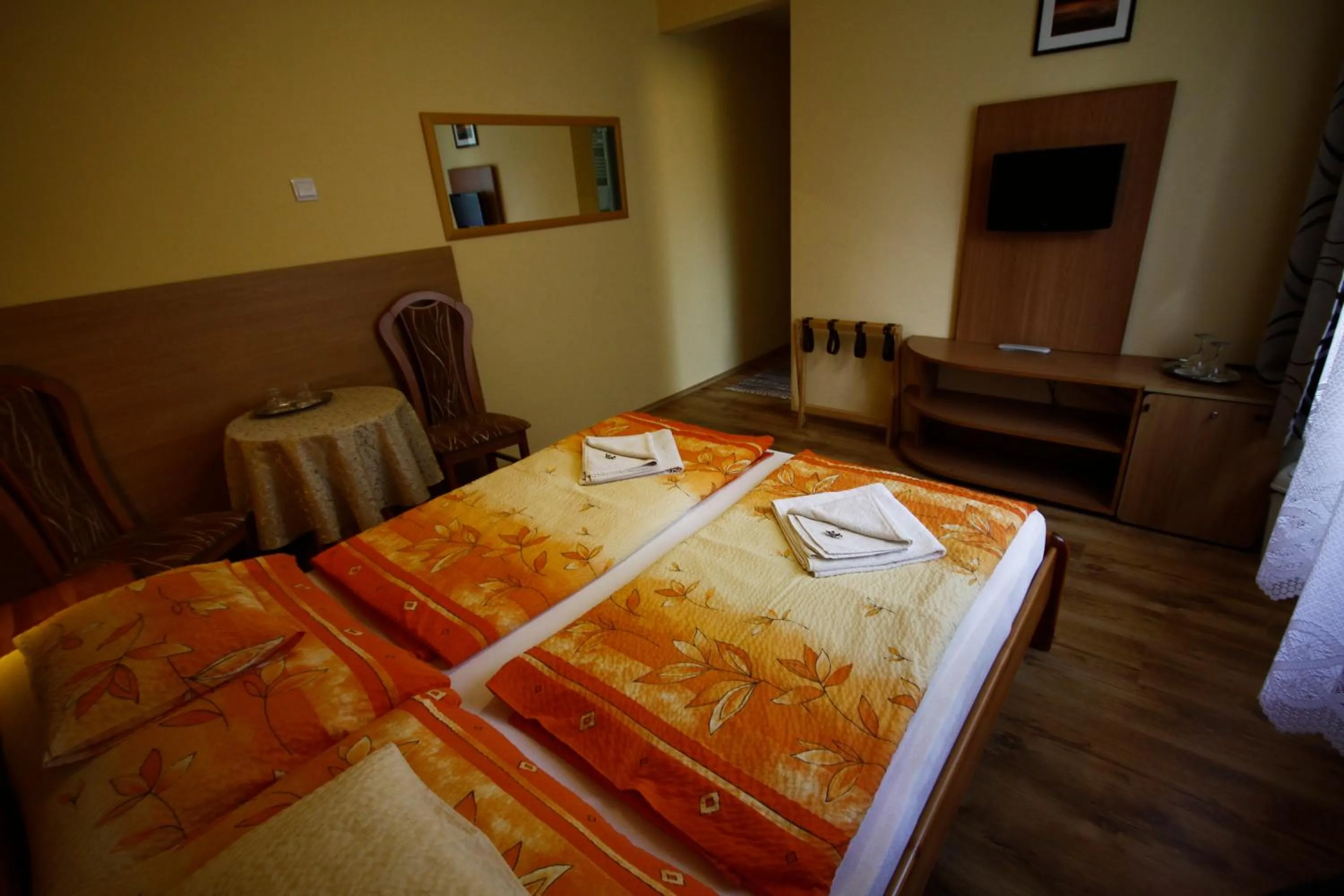 Bed in Parti Panzió