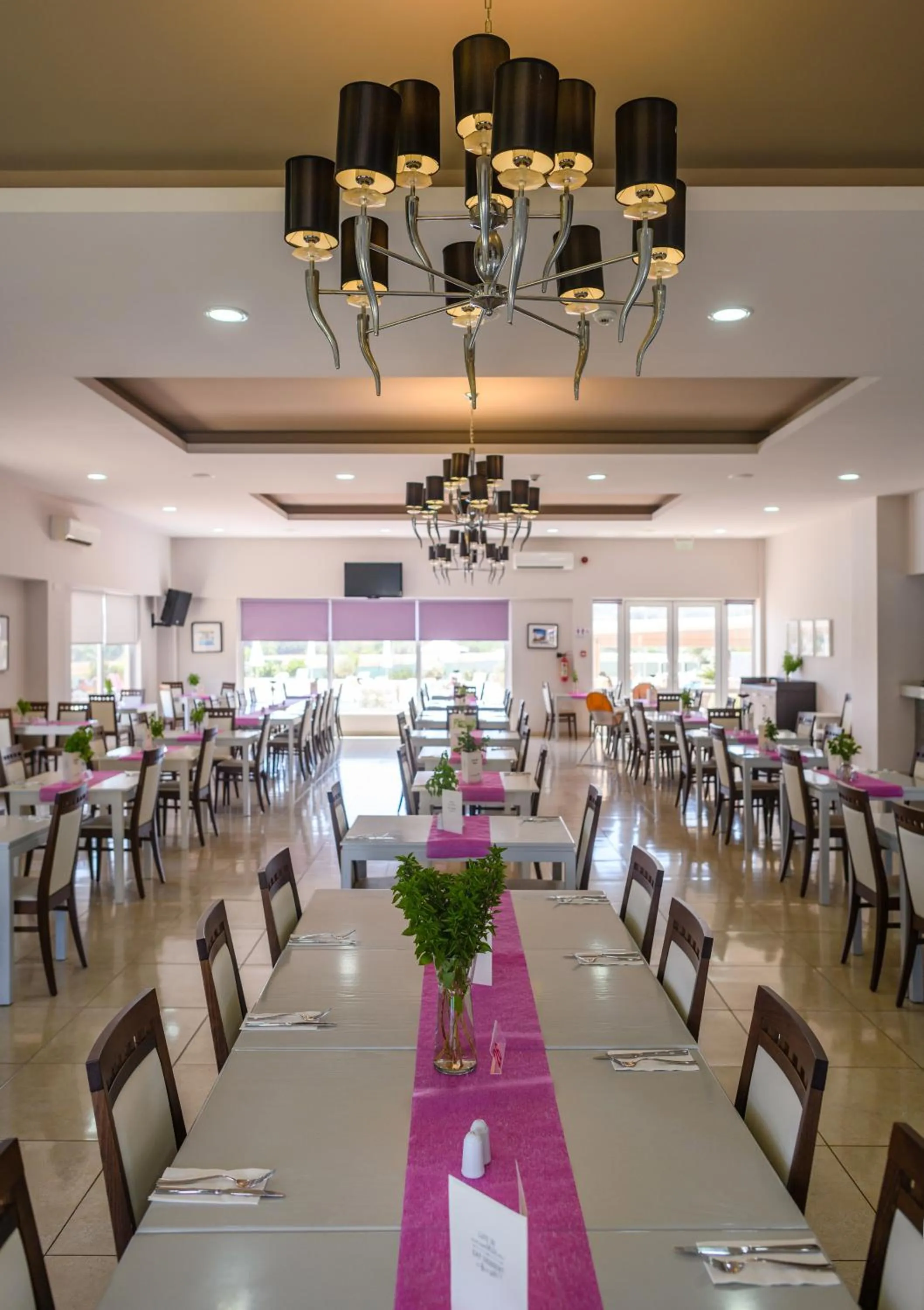 Restaurant/places to eat in Kama Lifestyle Apartments