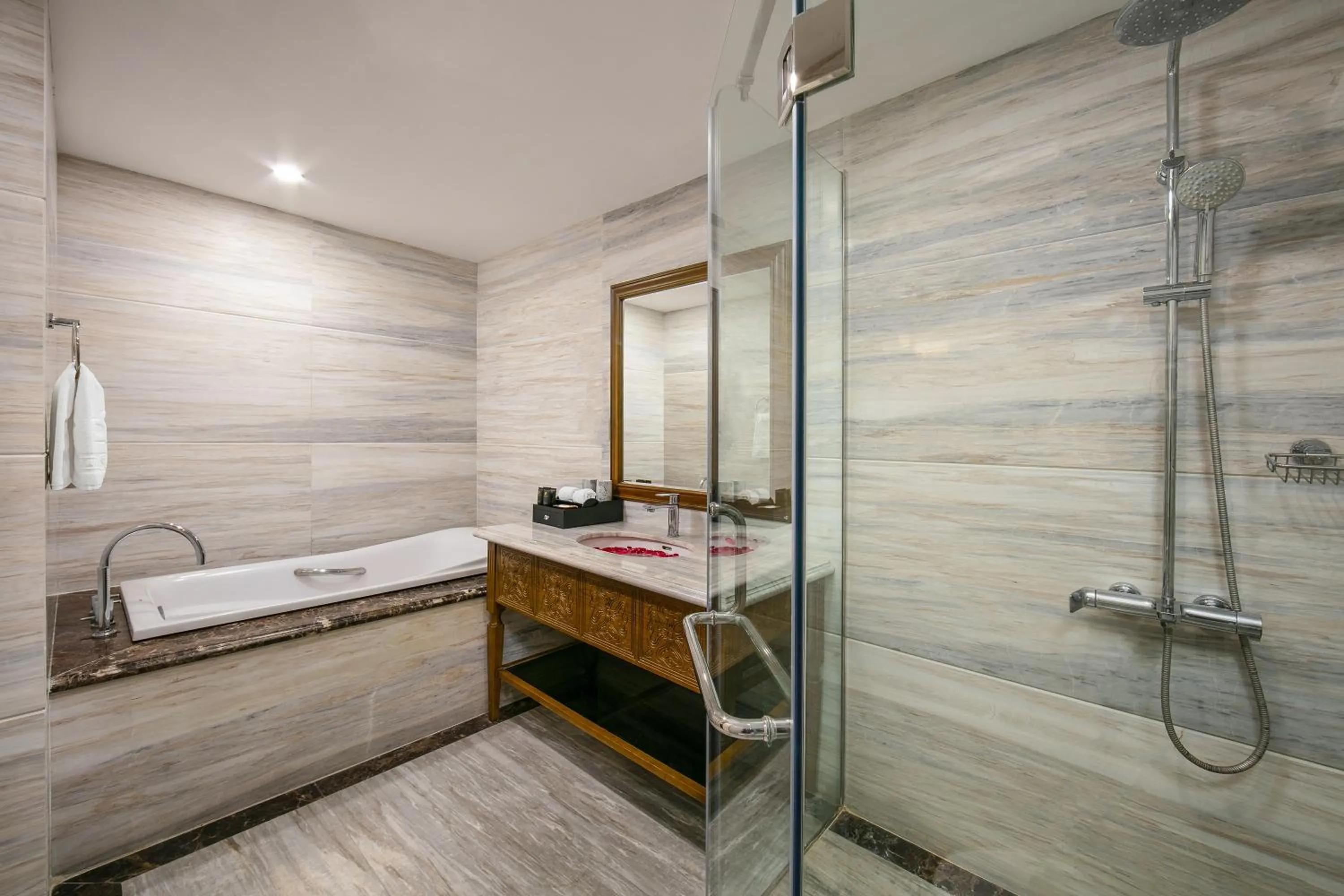 Bathroom in Hanoi Dalvostro Valentino Hotel & Spa
