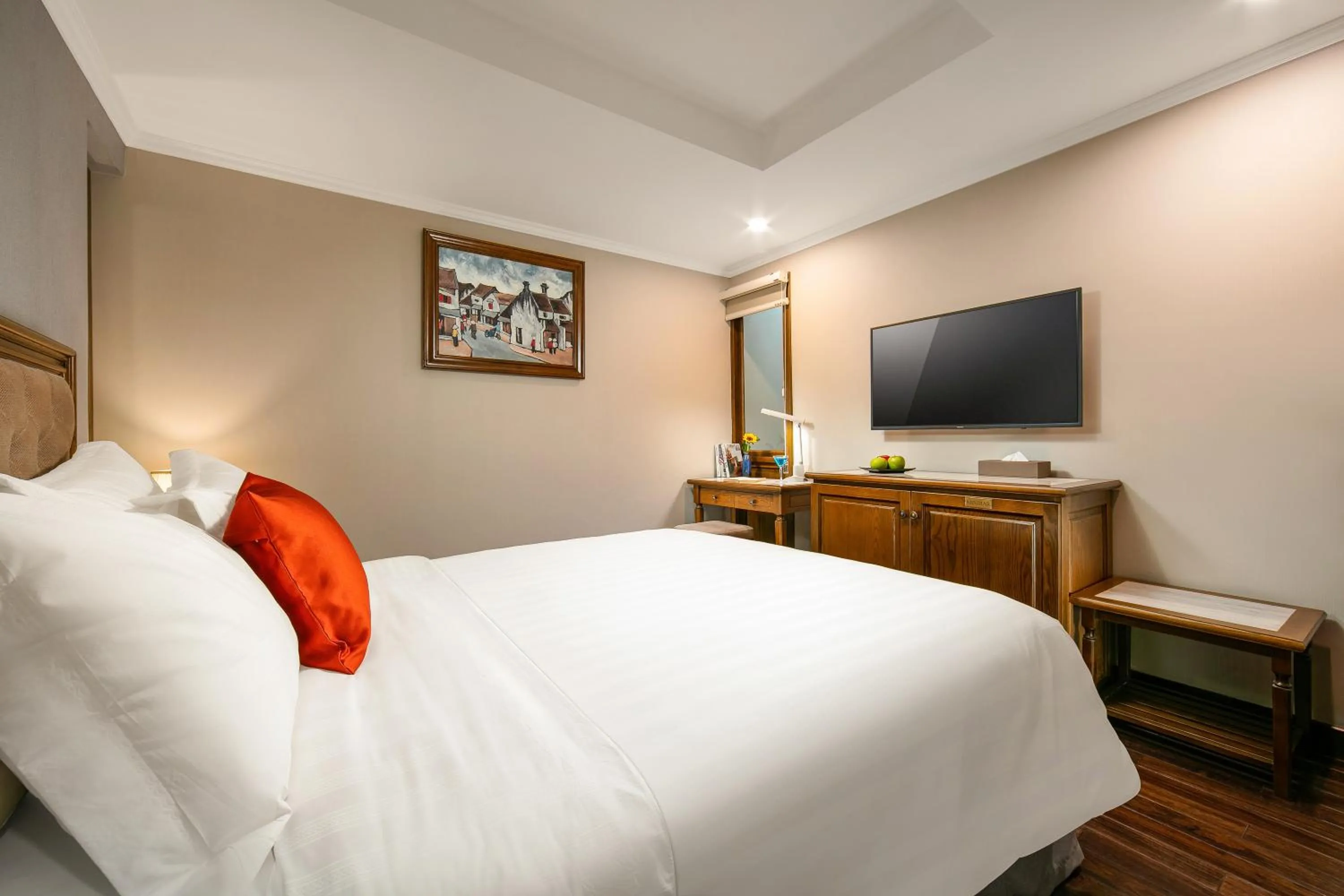 Communal lounge/ TV room, Bed in Hanoi Dalvostro Valentino Hotel & Spa