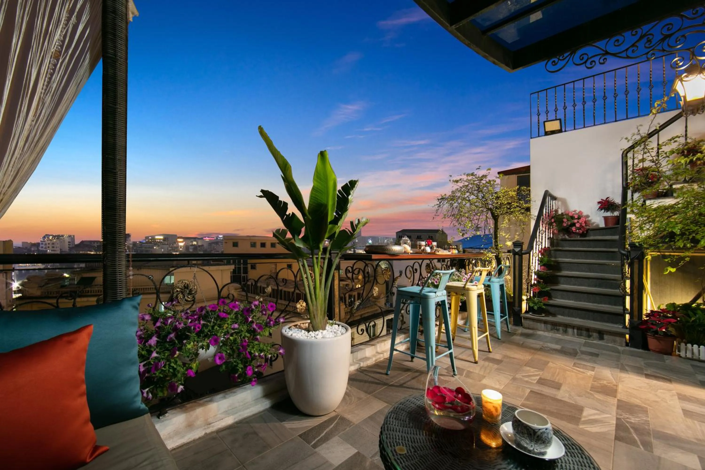 Lounge or bar in Hanoi Dalvostro Valentino Hotel & Spa