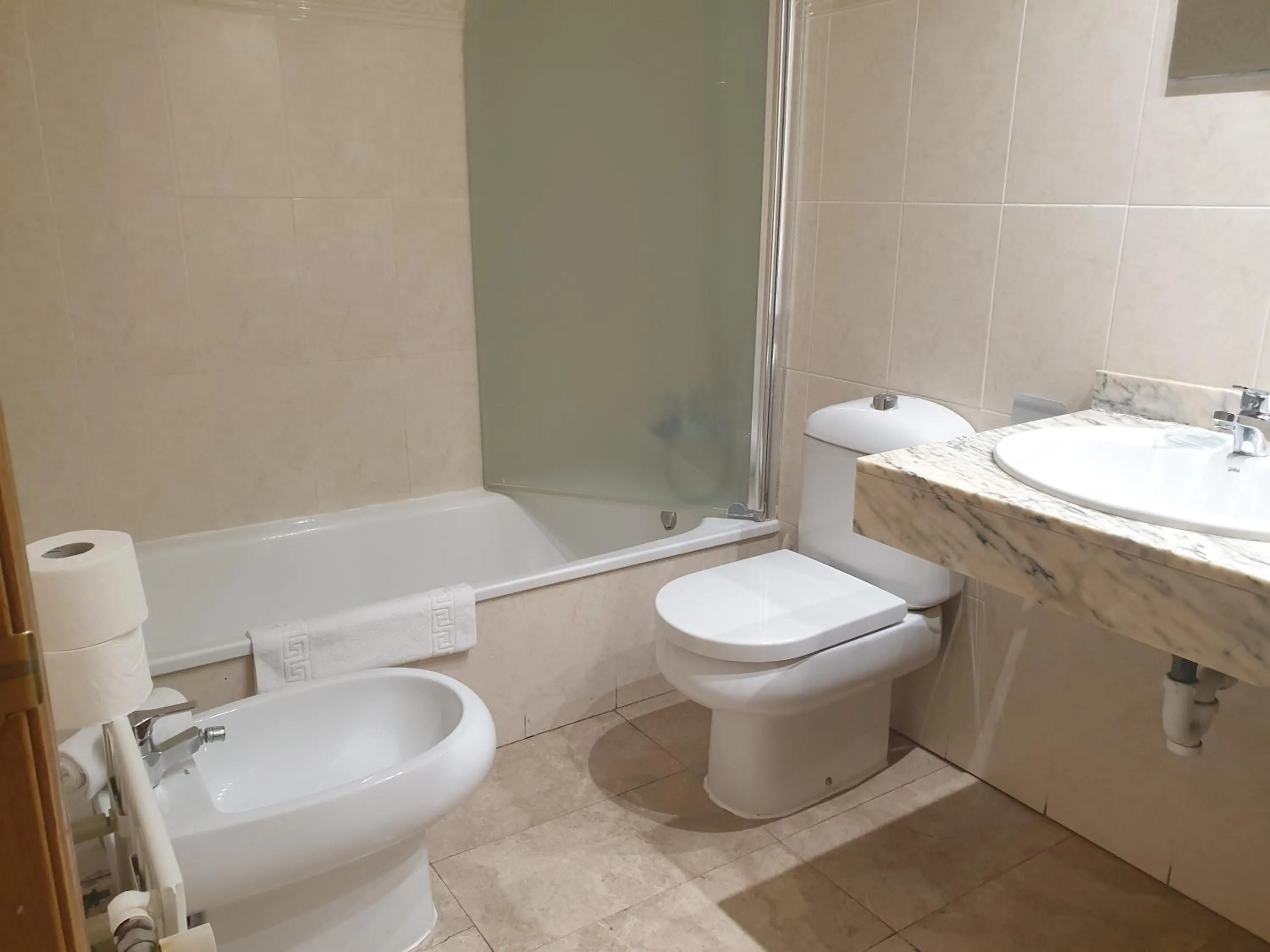 Bathroom in Oceanográfico Apartments