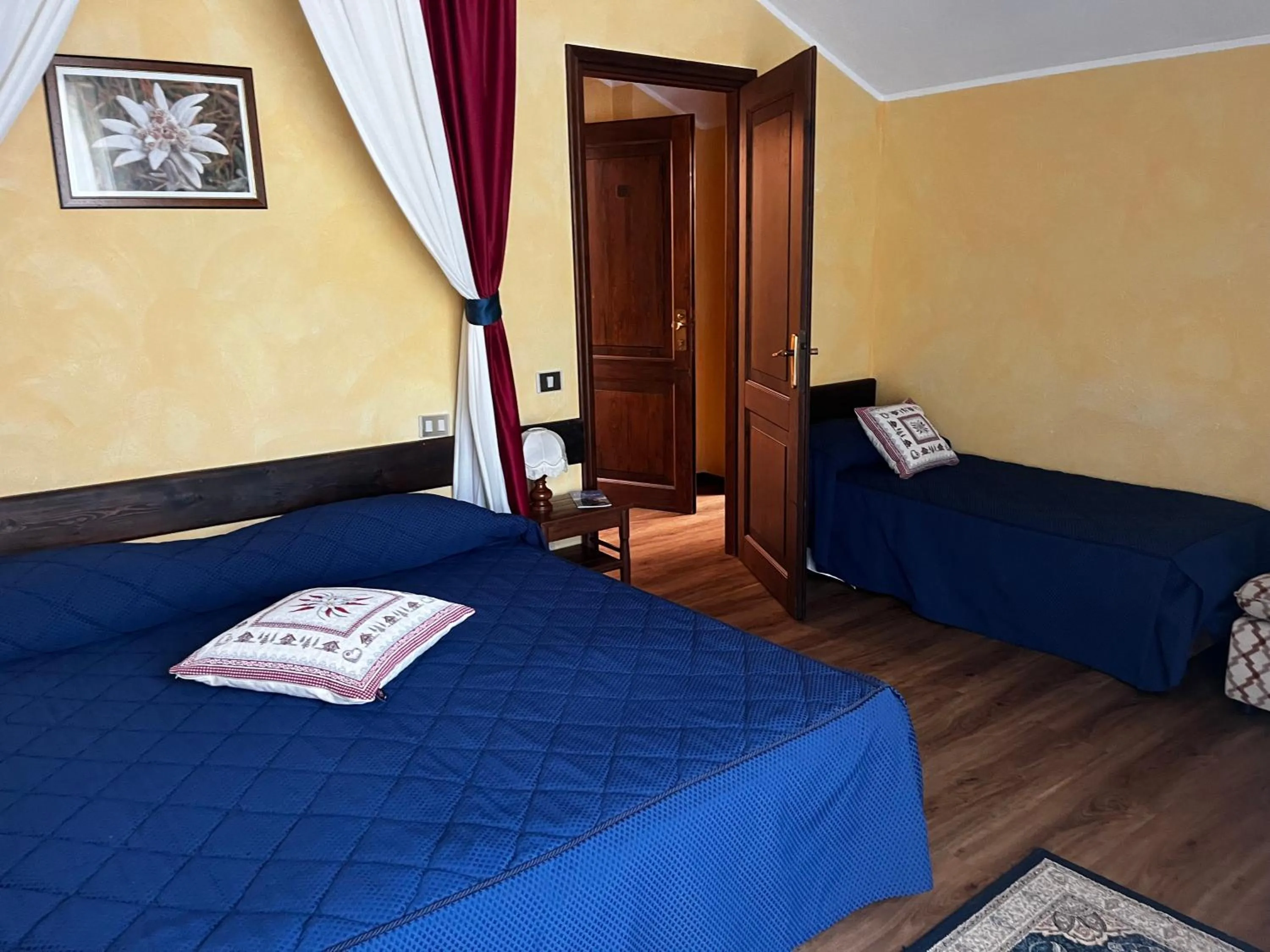 Bedroom, Bed in Hotel Edelweiss & SPA