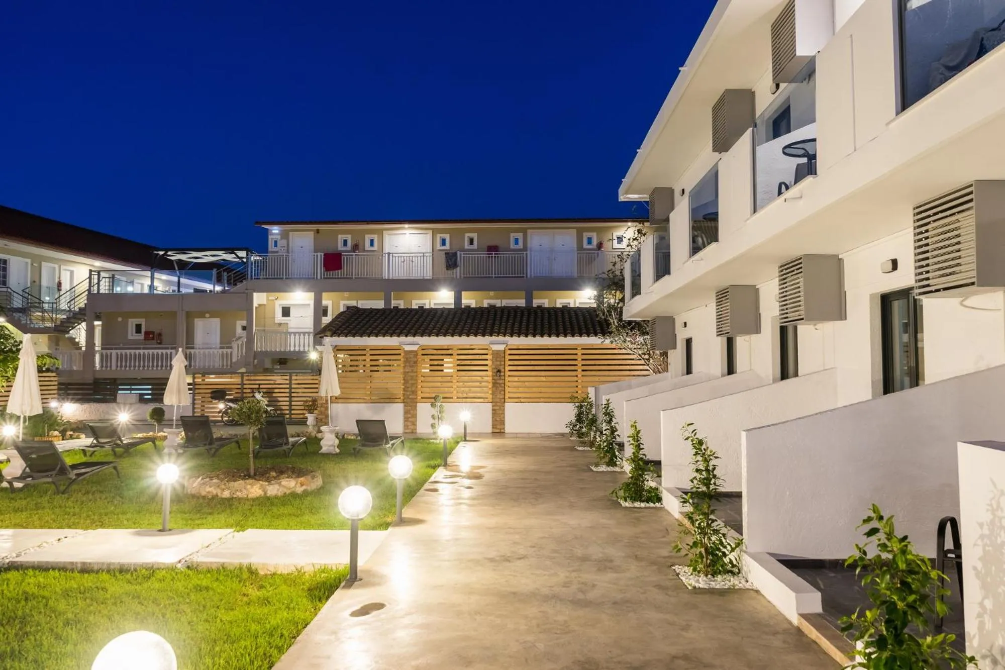 Garden in Rooms 48 by Zante Plaza