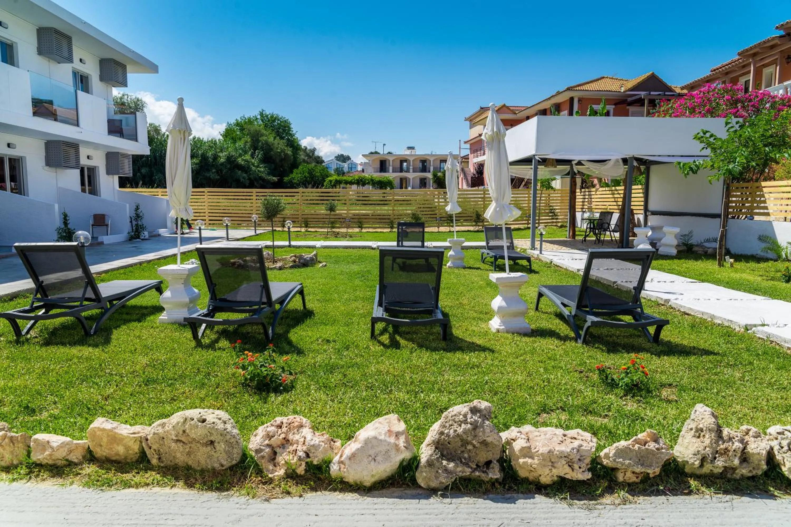 Garden in Rooms 48 by Zante Plaza