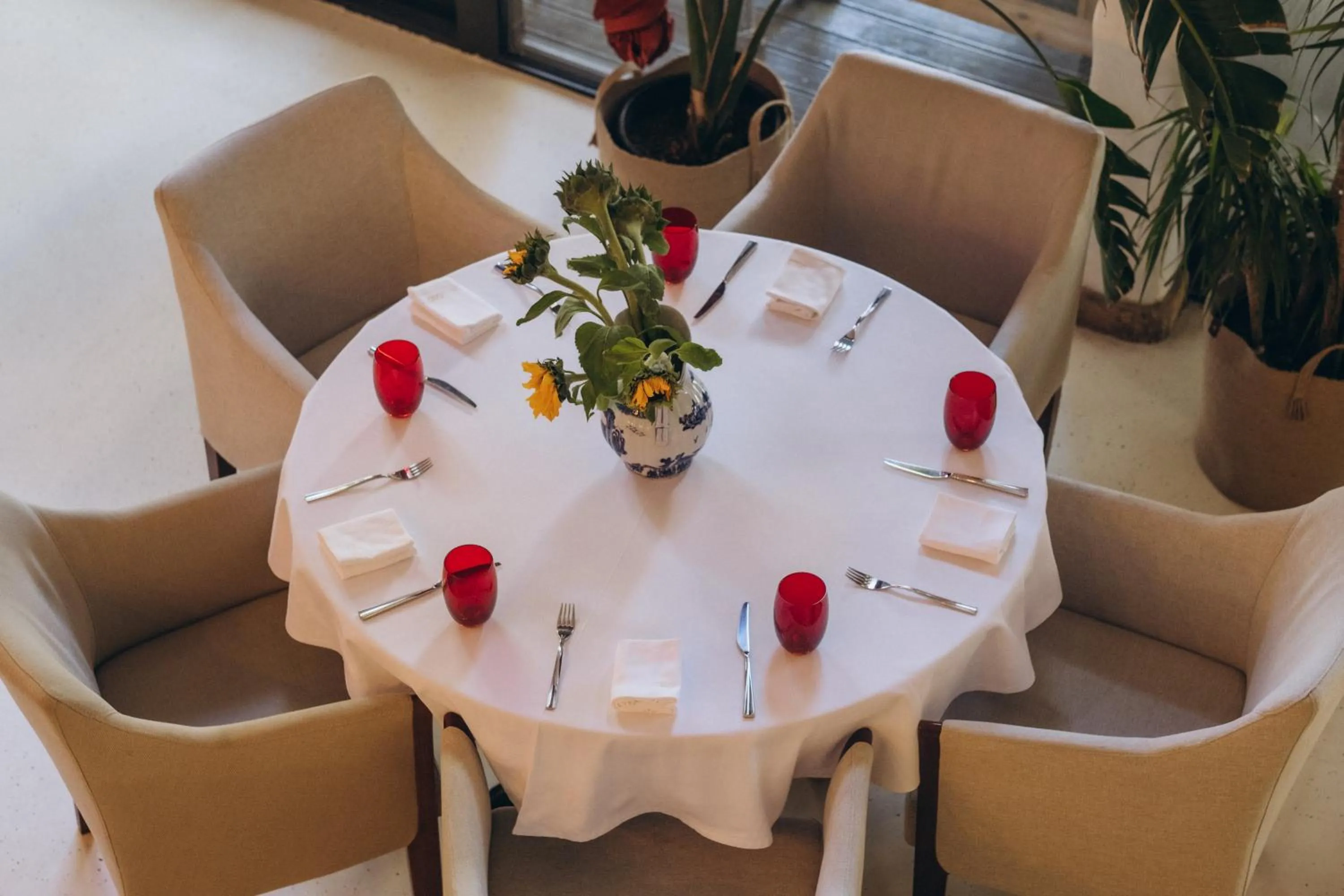 Restaurant/places to eat in Costé Hotel