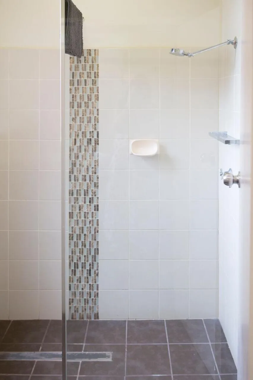 Shower in Royal Hotel Wyong