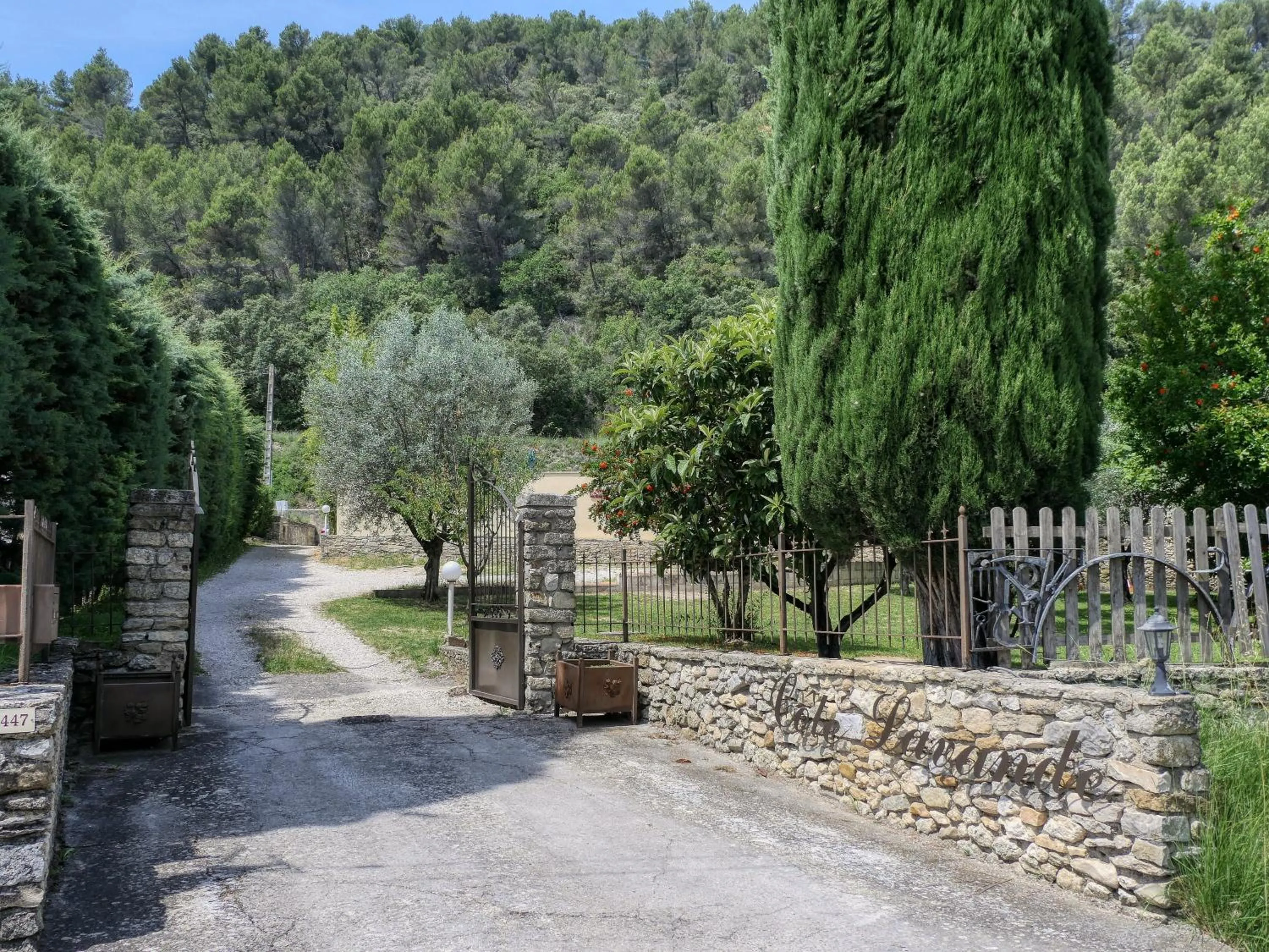 Facade/entrance in Côté Lavande
