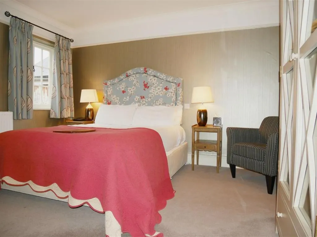 Bedroom, Bed in The Angel in Wootton Bassett