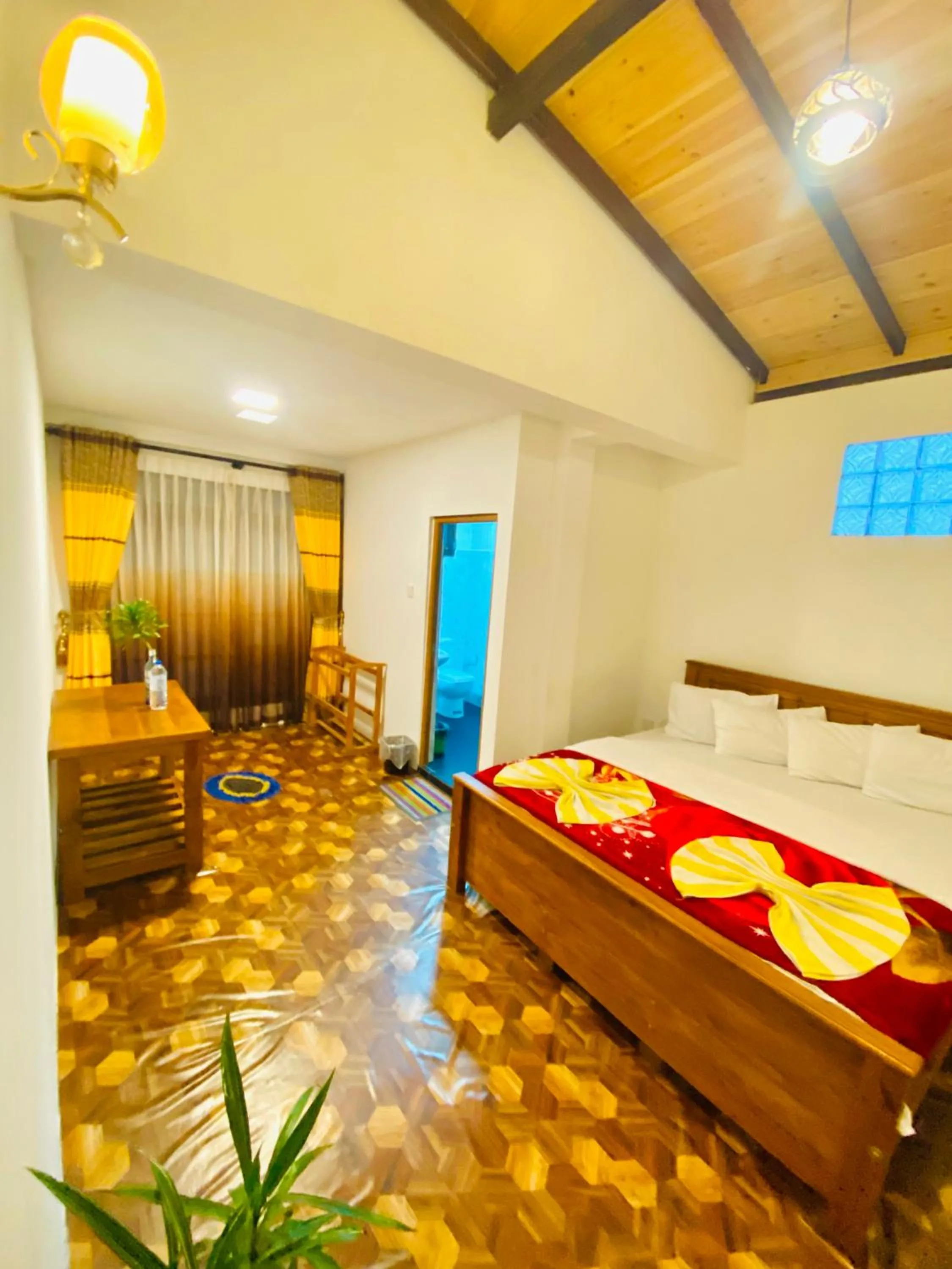 Bedroom, Bed in travellers nest inn