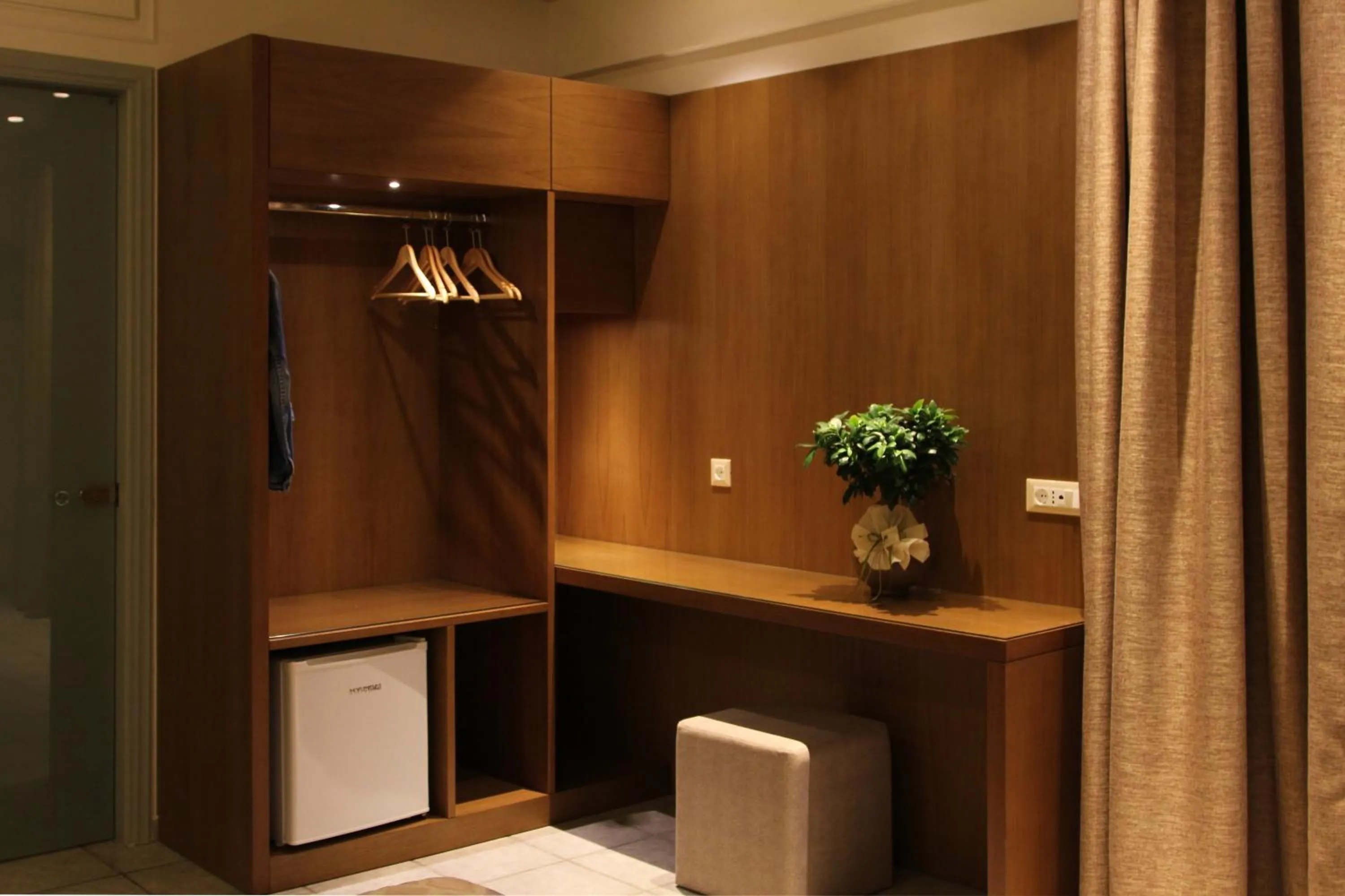 Seating area in Achilles Hotel