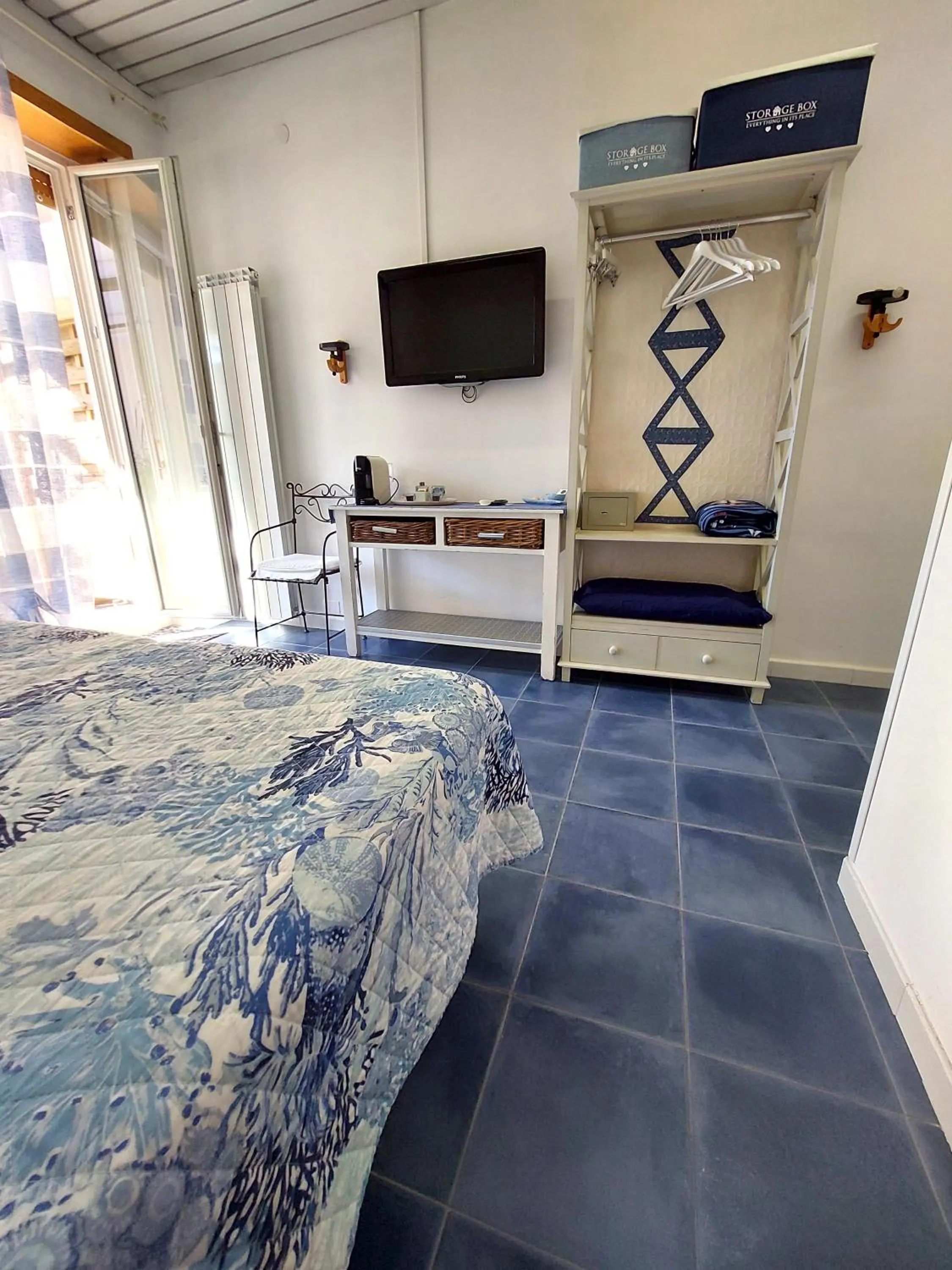 Property building, Bed in Nughe 'e' Oro Guesthouse