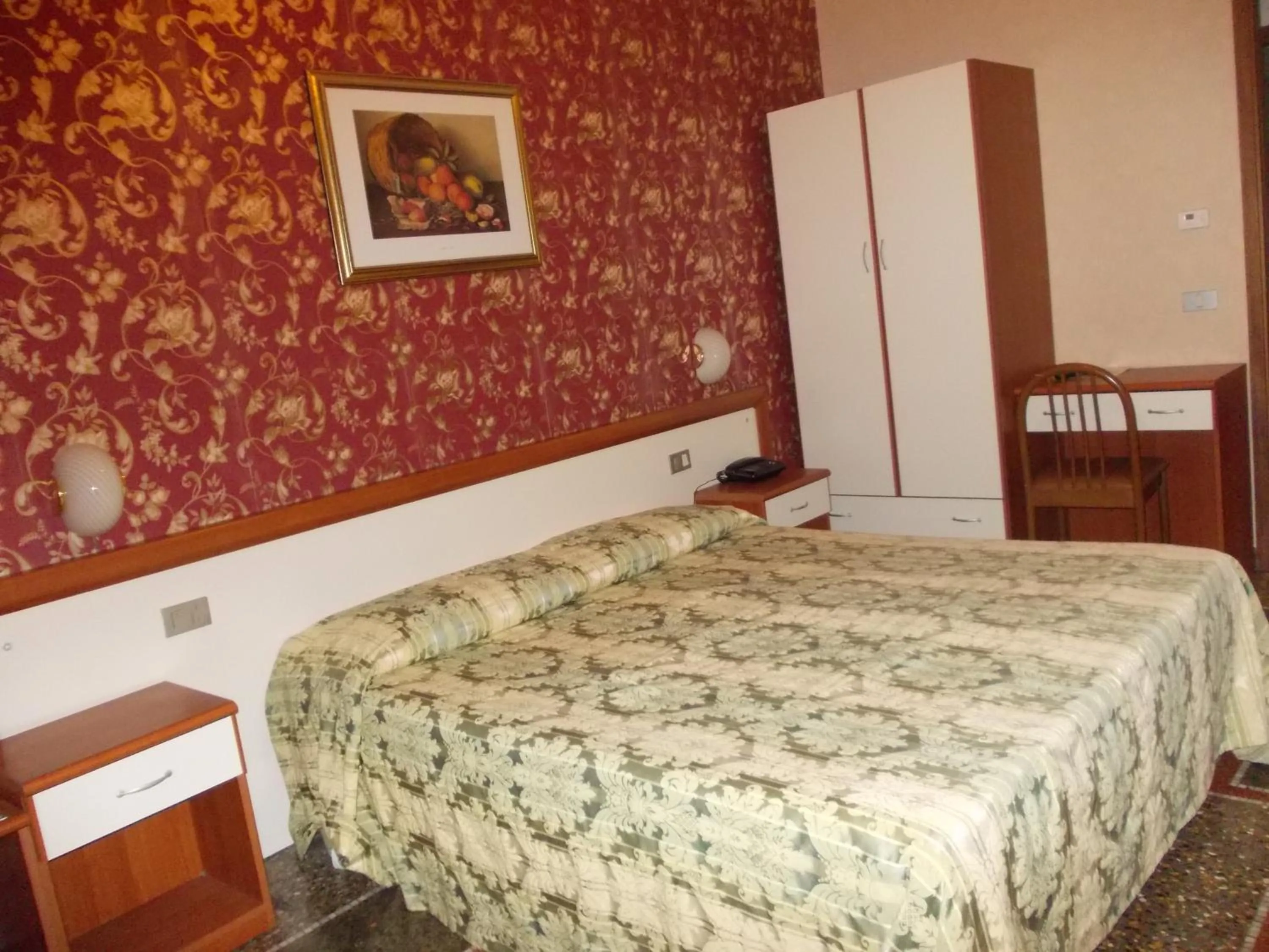 Bedroom, Bed in Albergo Boccadasse