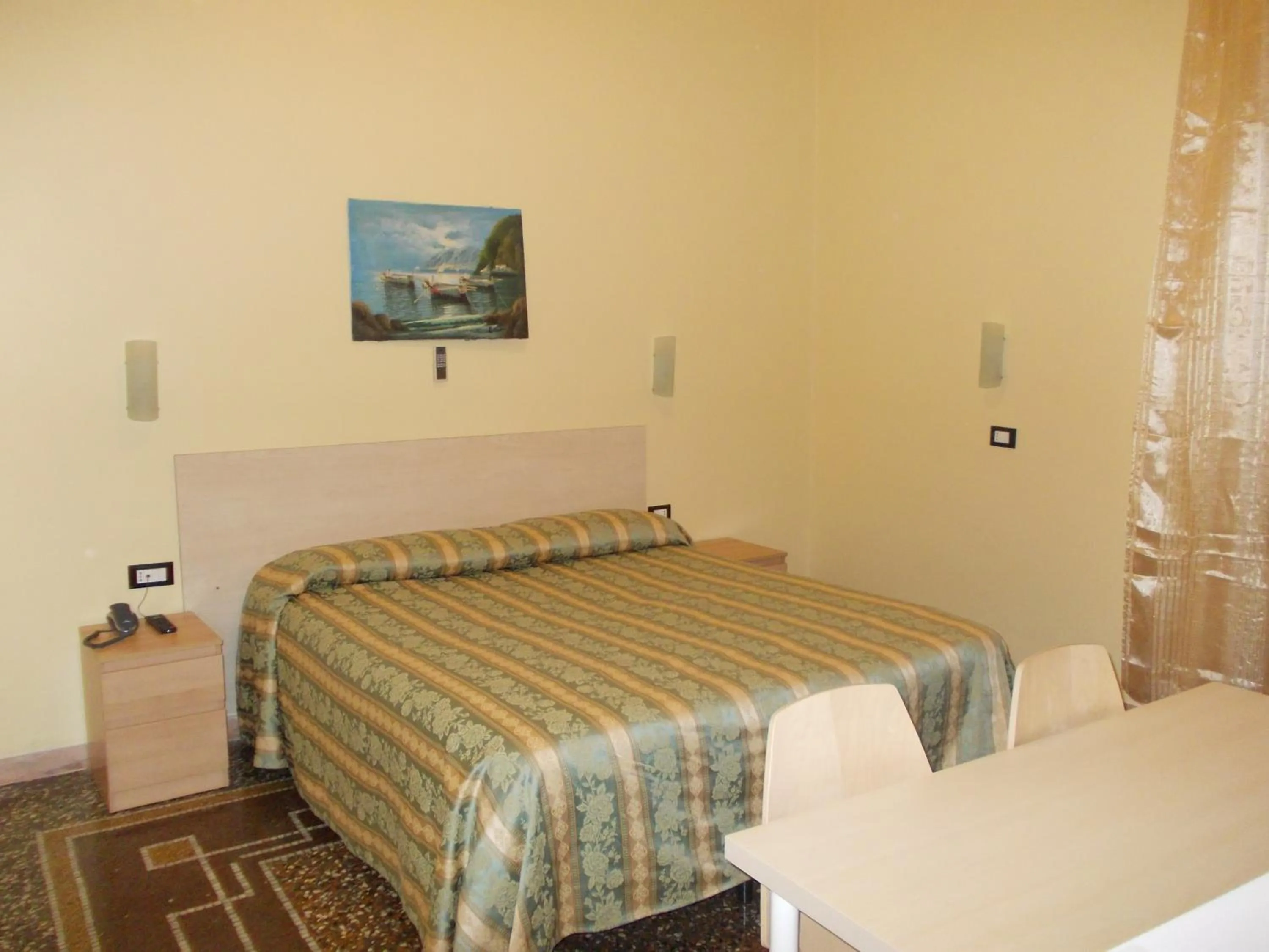 Bedroom, Bed in Albergo Boccadasse