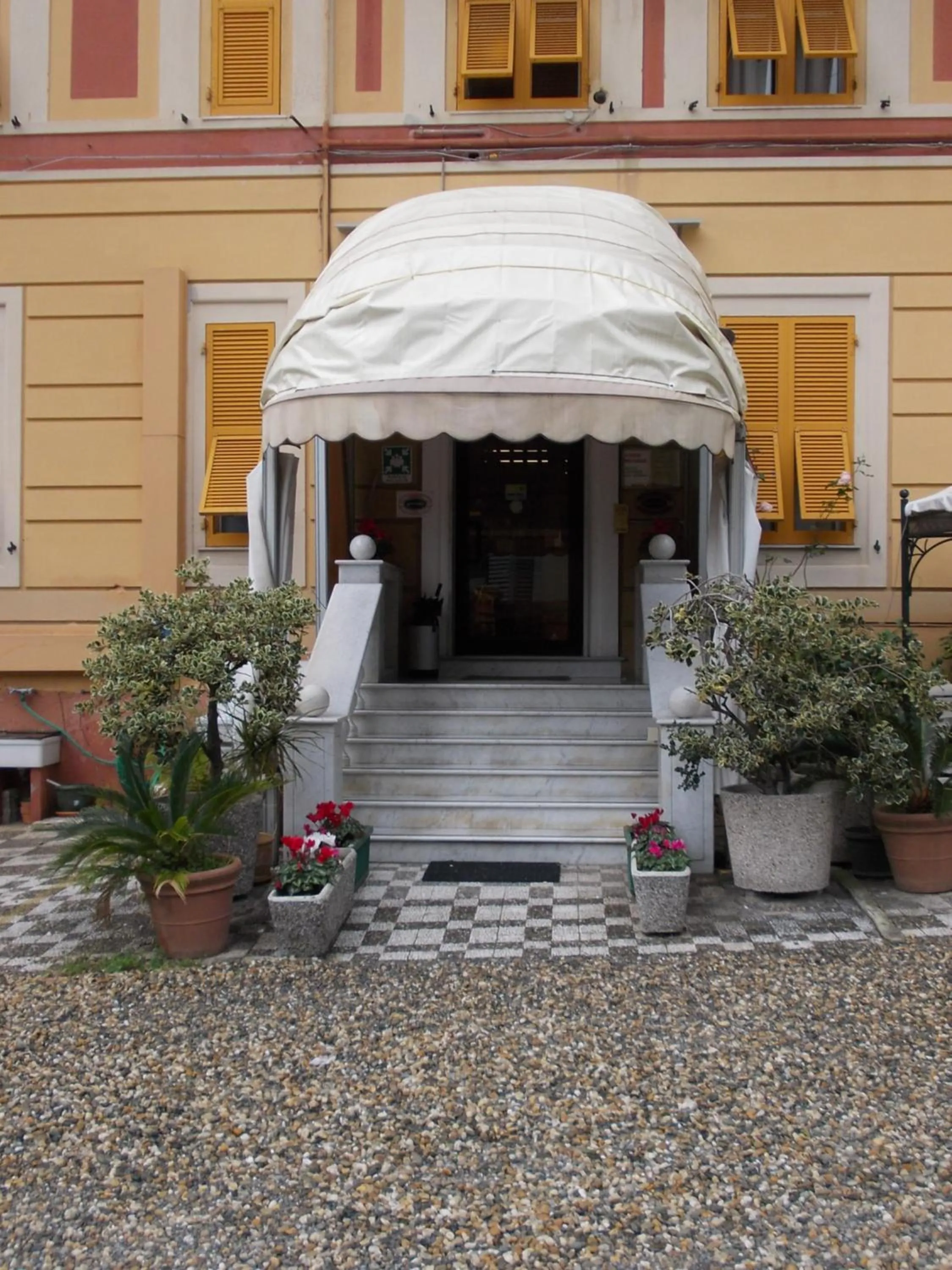 Facade/entrance in Albergo Boccadasse