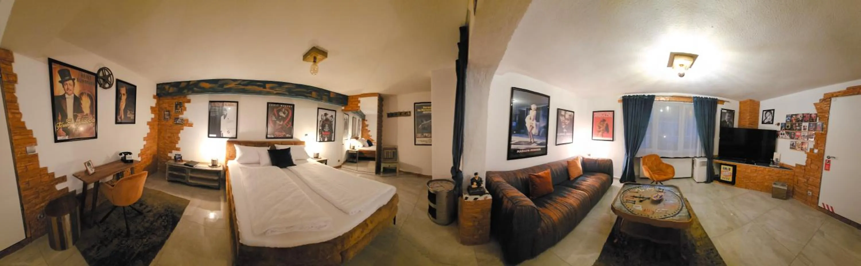 Bed in Hotel Karthäuser Hof