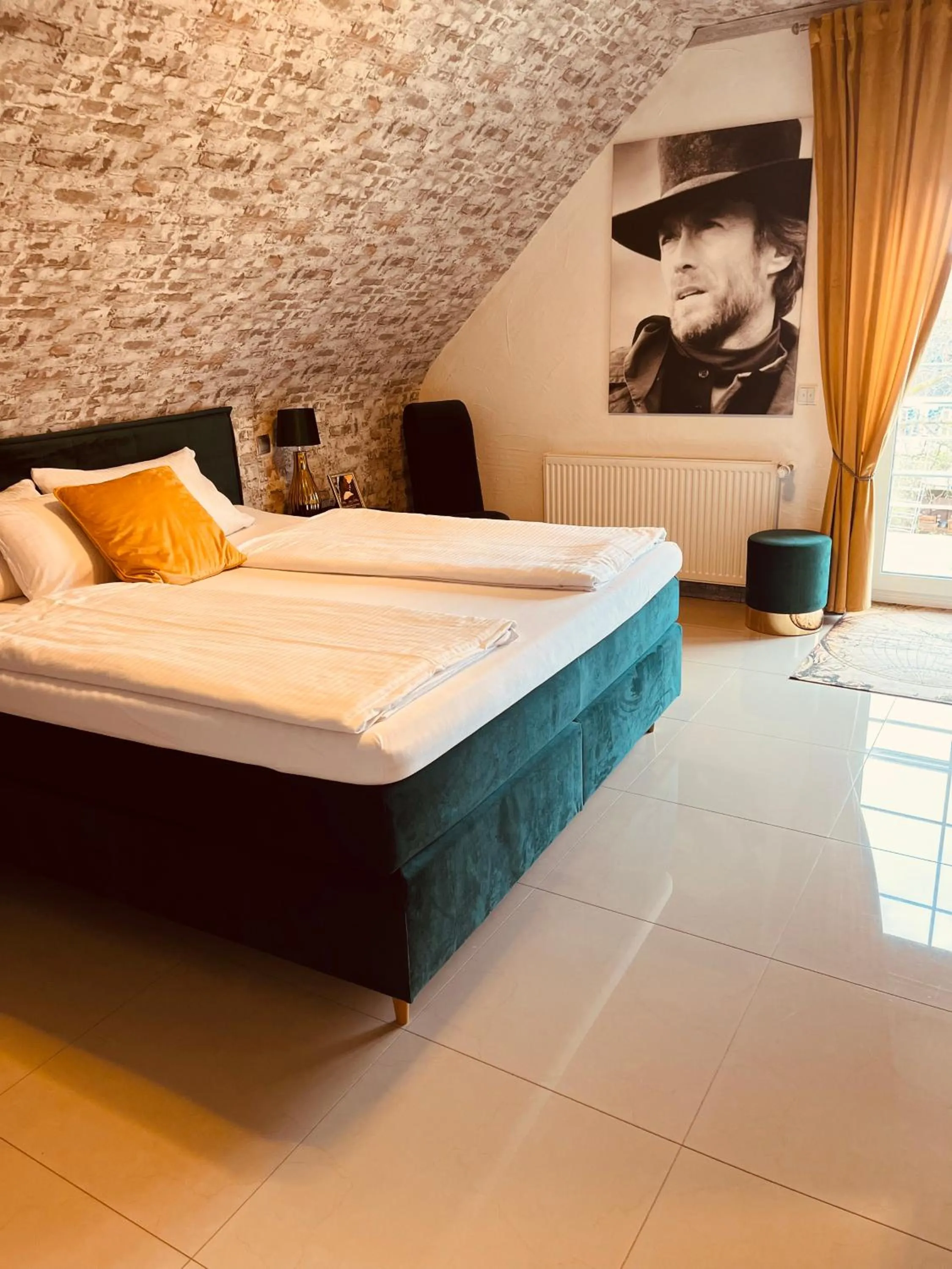 Bed in Hotel Karthäuser Hof