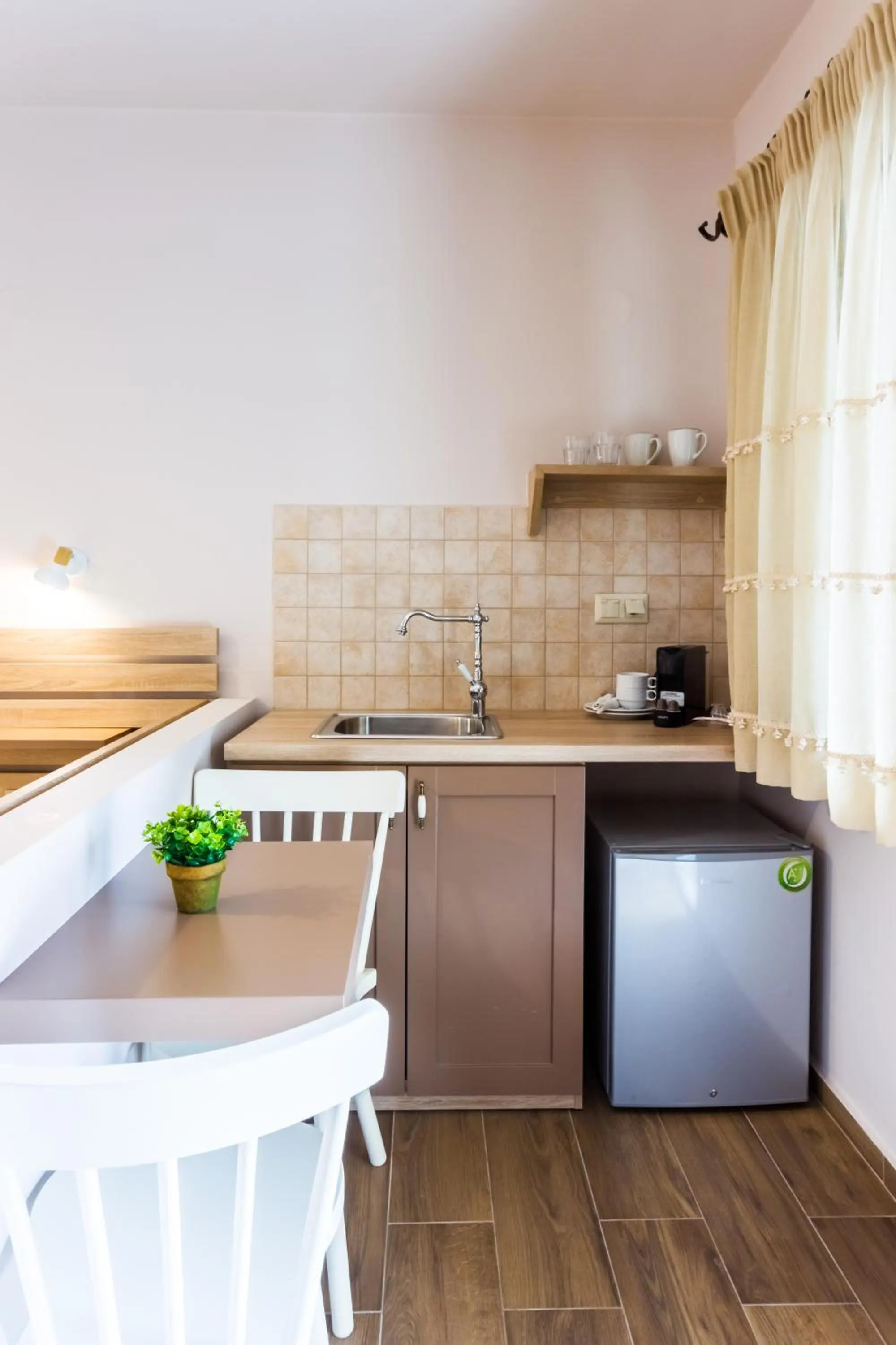 Kitchen or kitchenette in Mythic Valley