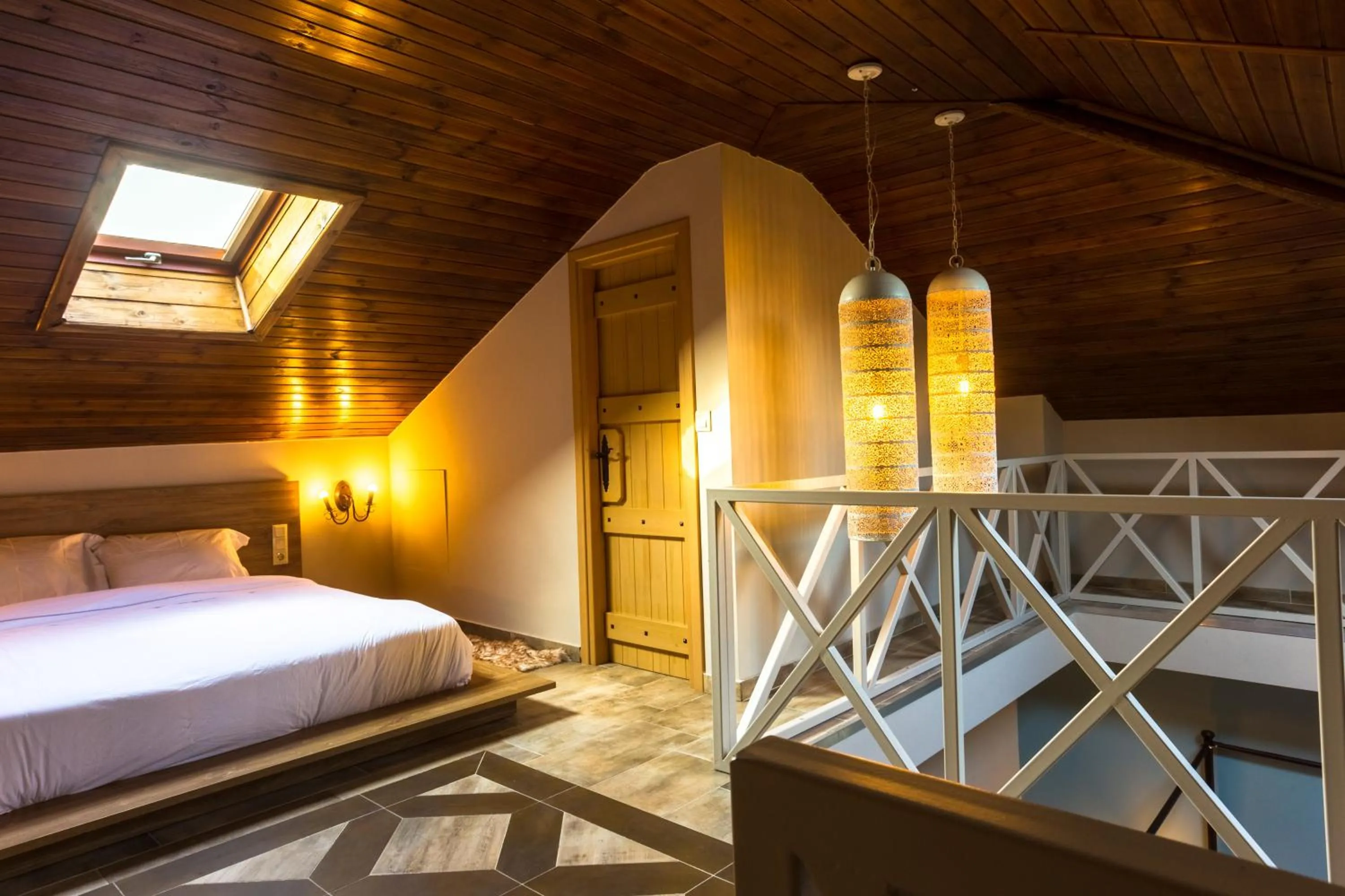 Photo of the whole room, Bed in Mythic Valley