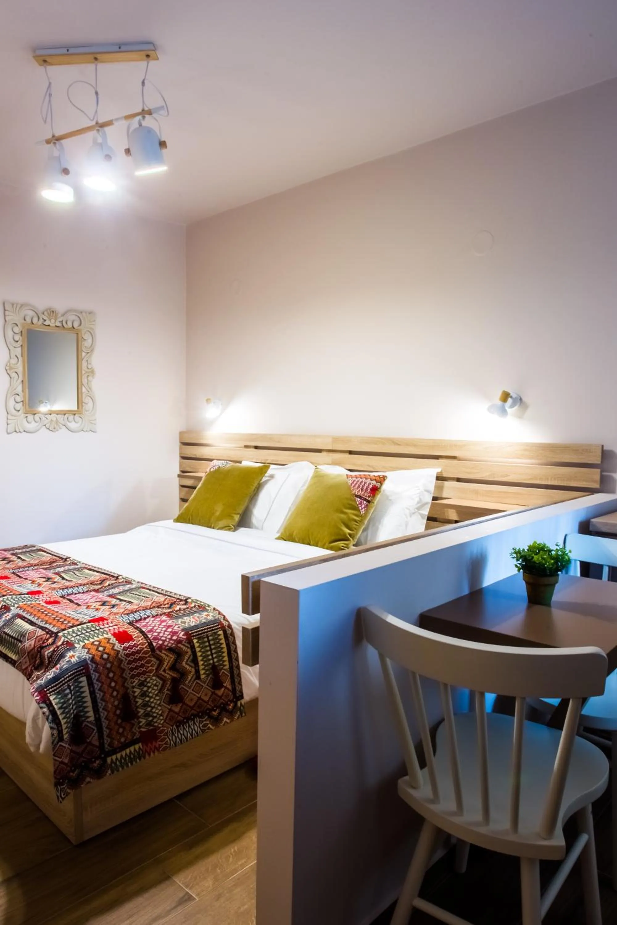 Photo of the whole room, Bed in Mythic Valley