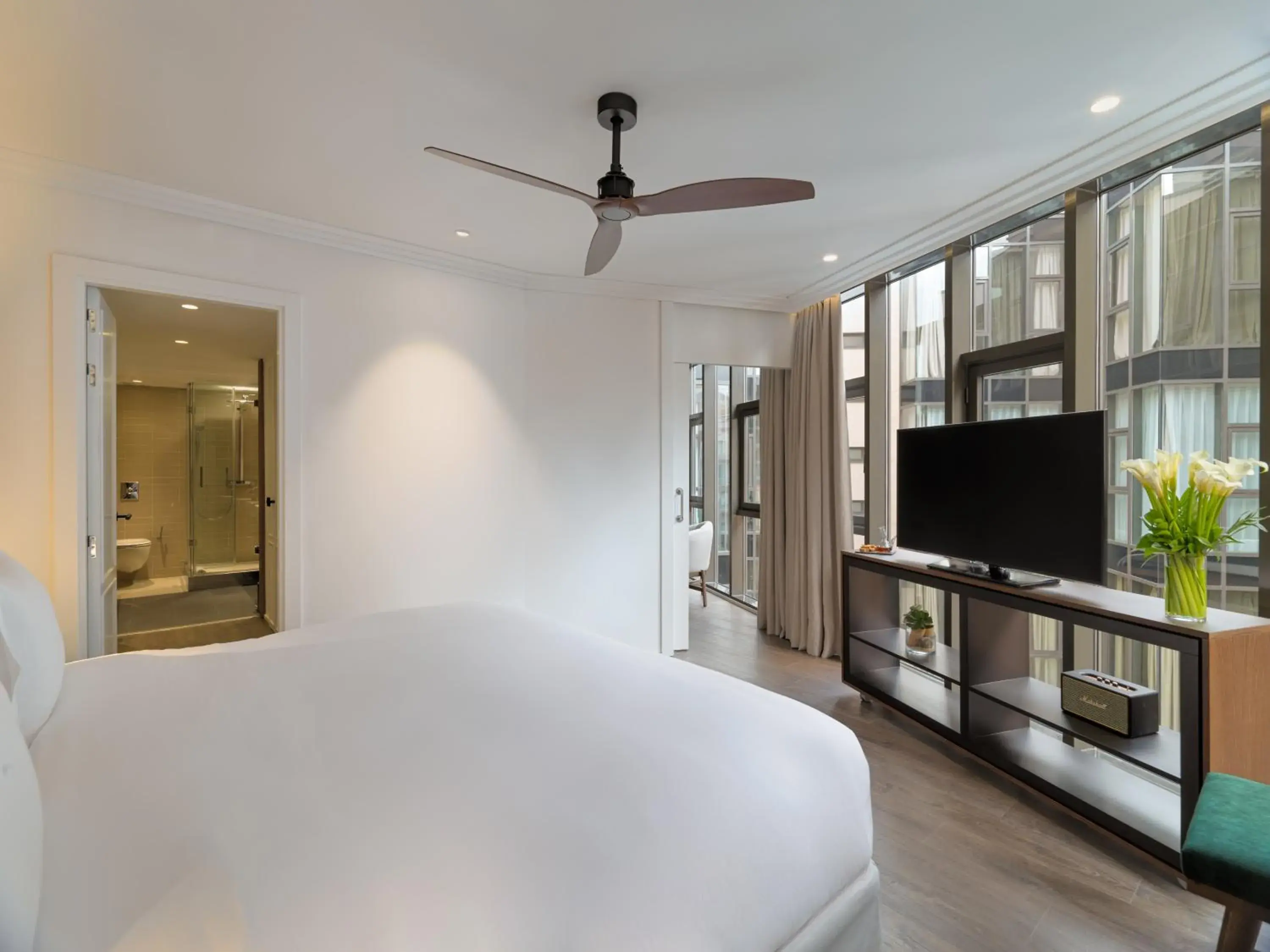 Photo of the whole room, Bed in H10 Casanova Photo of the whole room, Bed in H10 Casanova