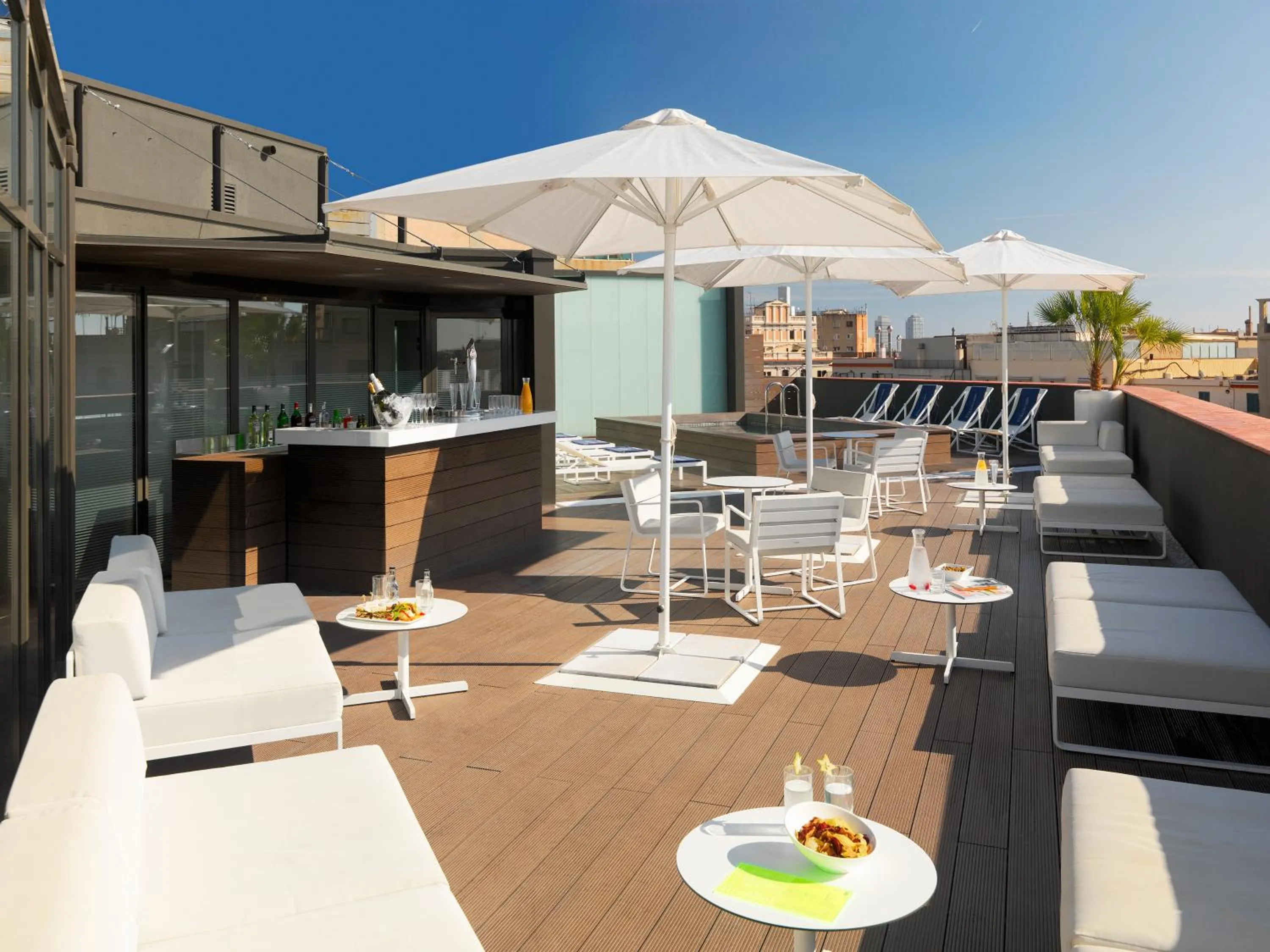 Food and drinks in H10 Casanova