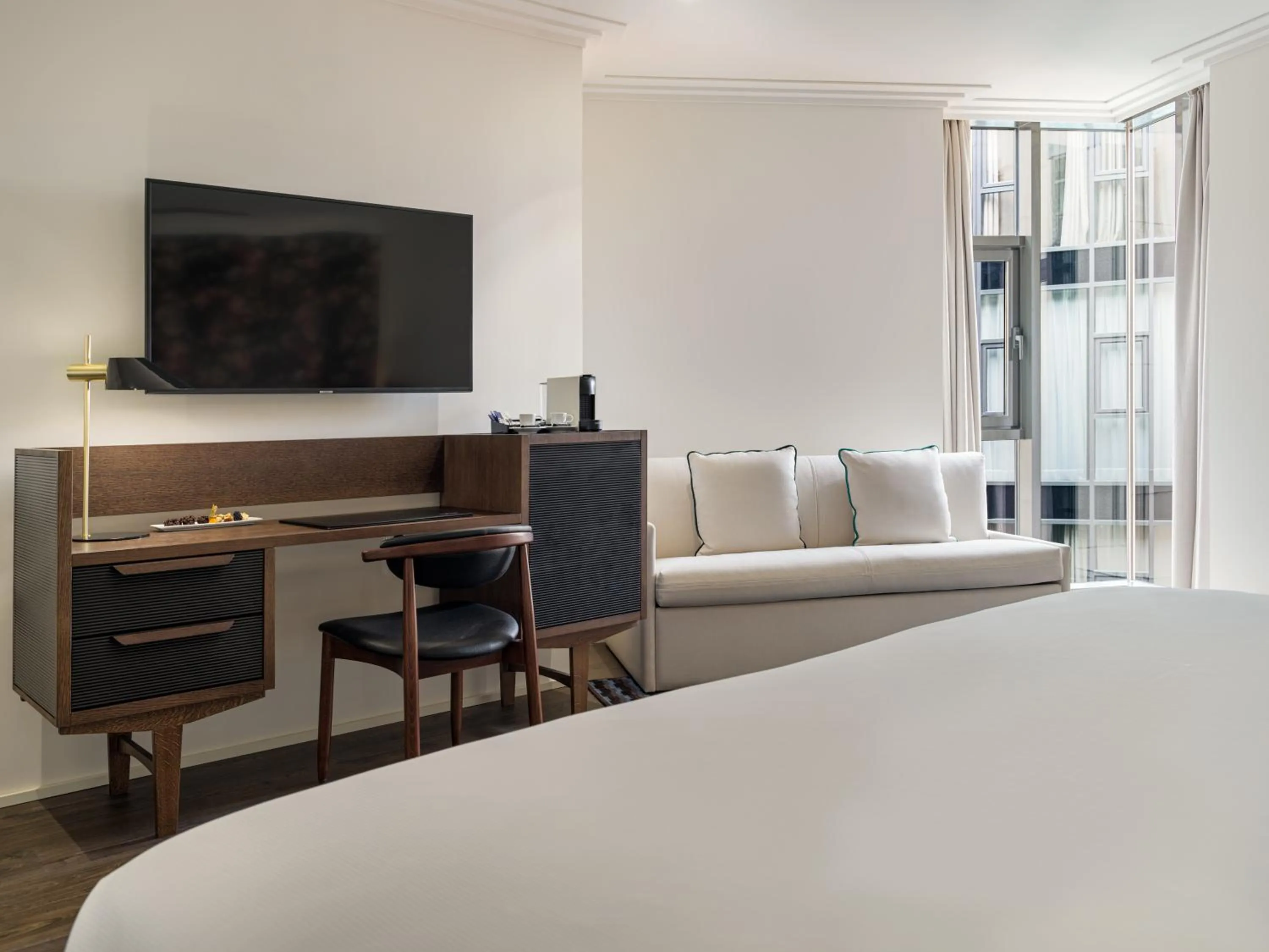 Seating area, Bed in H10 Casanova