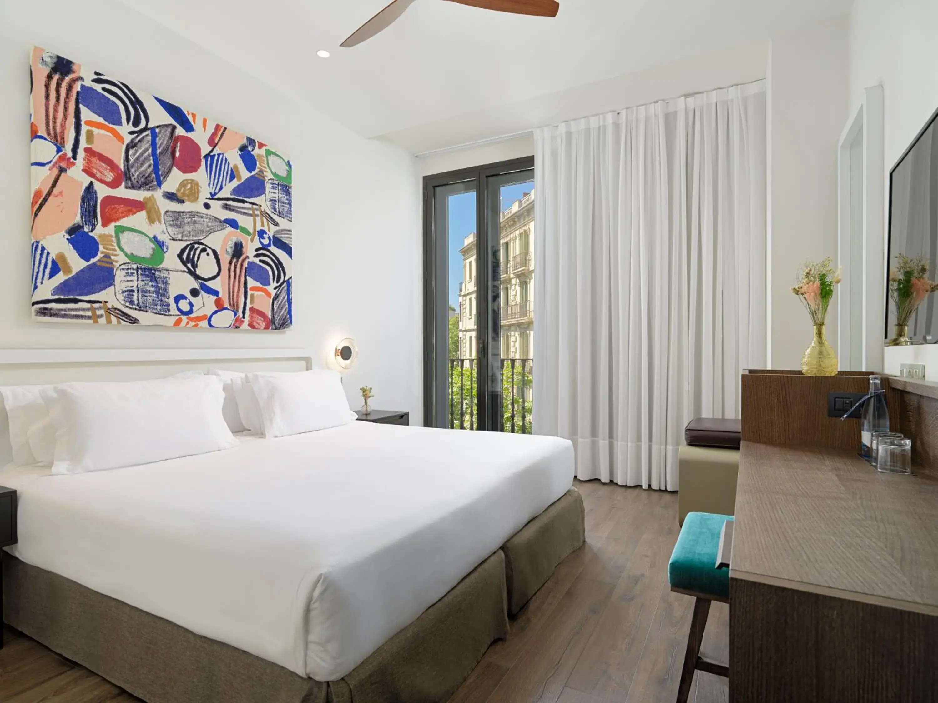 Photo of the whole room, Bed in H10 Casanova Photo of the whole room, Bed in H10 Casanova