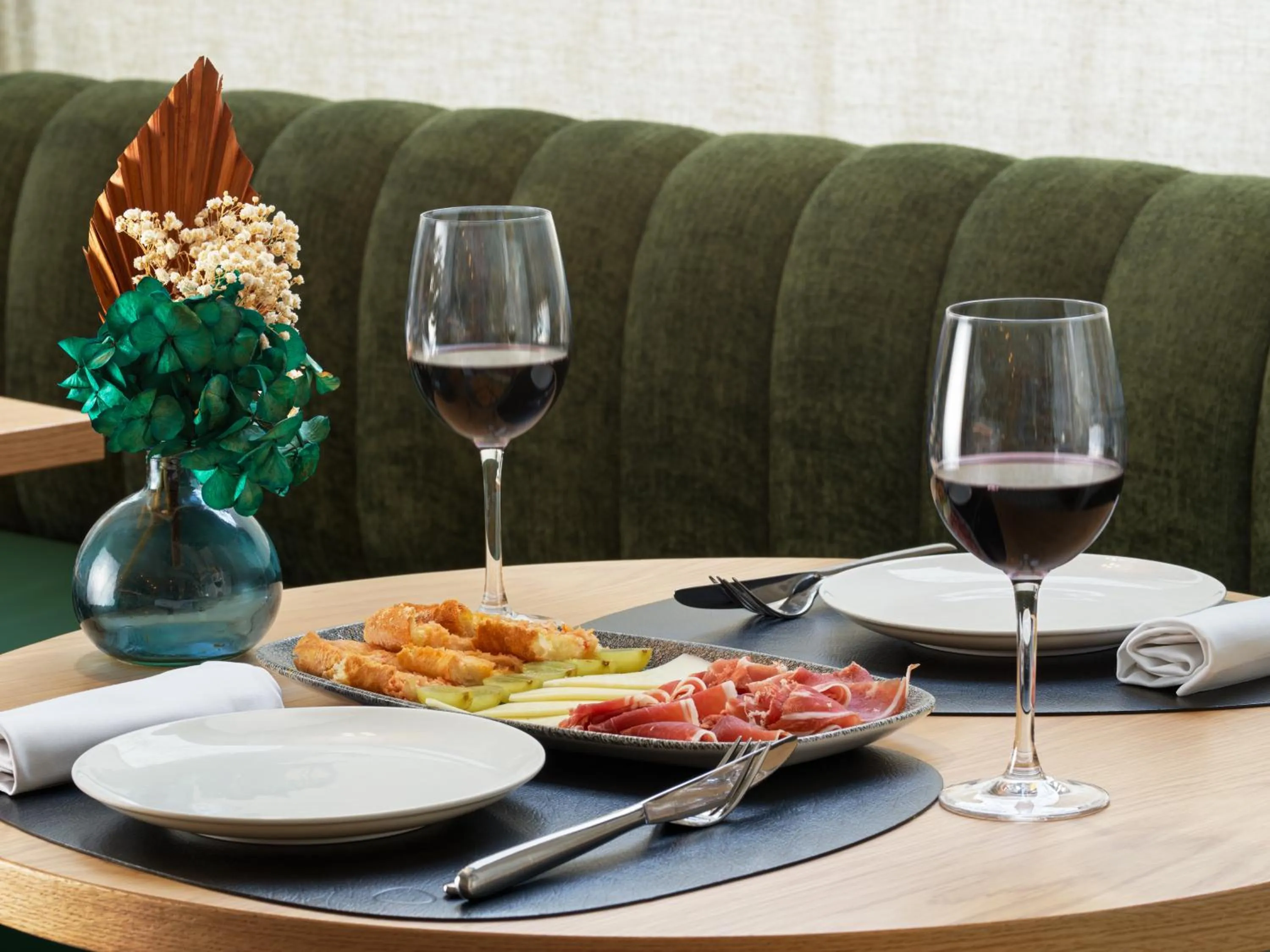 Lounge or bar in H10 Casanova