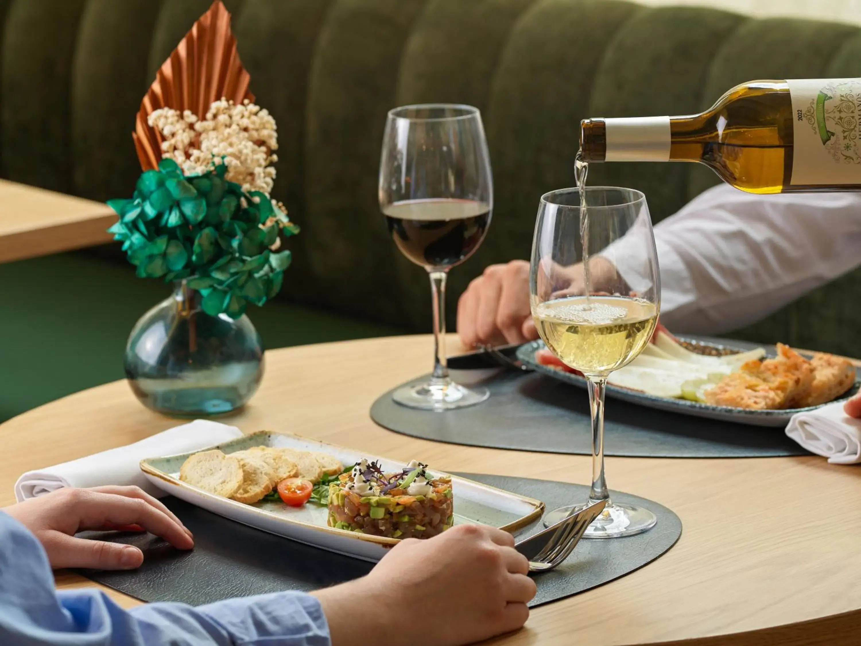 Lounge or bar in H10 Casanova Lounge or bar in H10 Casanova