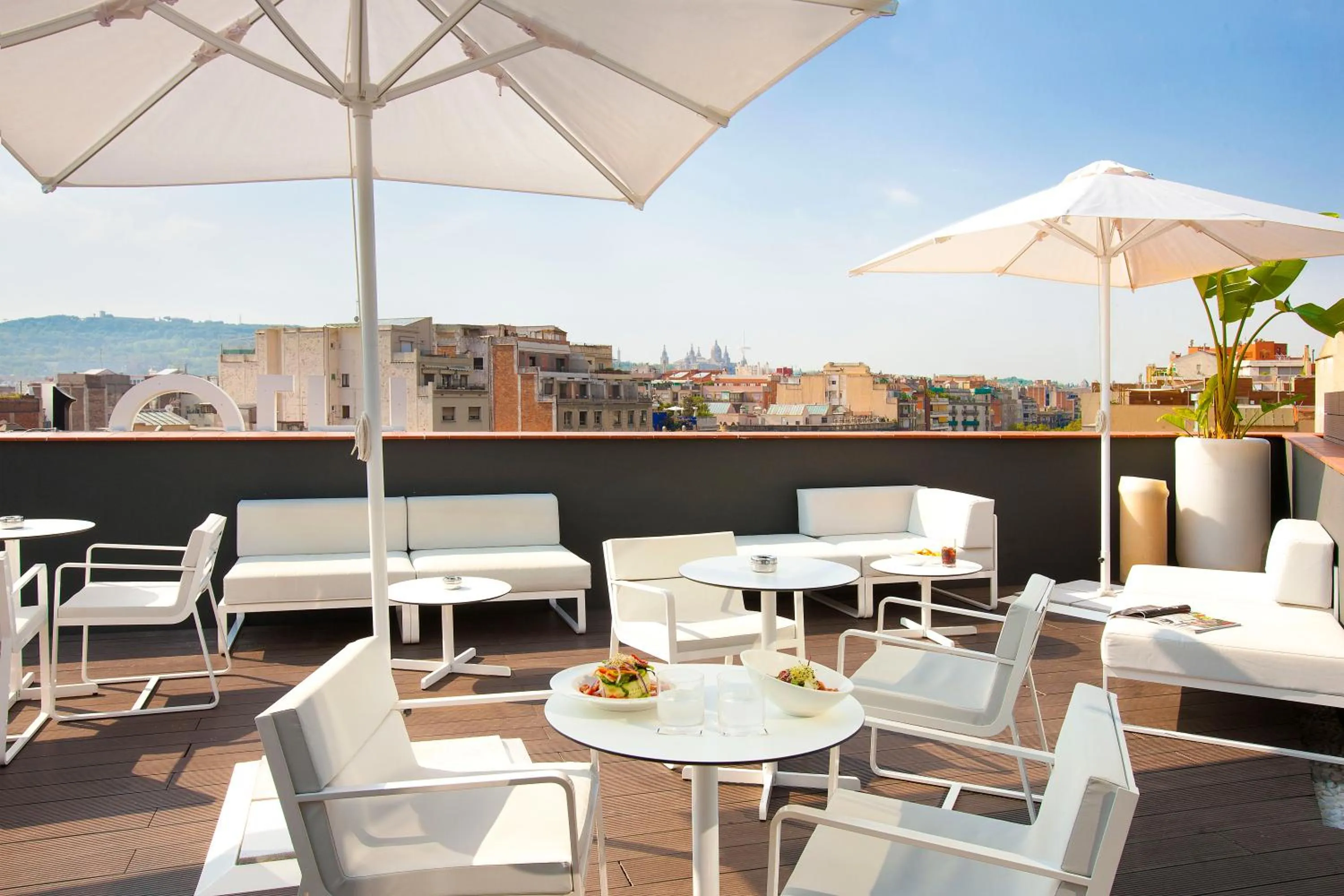 Food and drinks in H10 Casanova