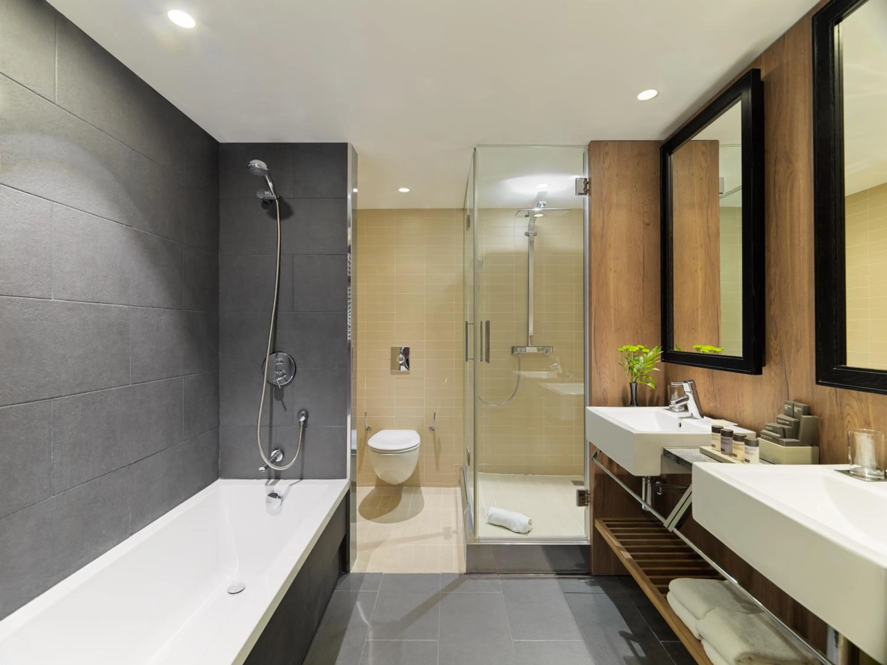 Shower in H10 Casanova