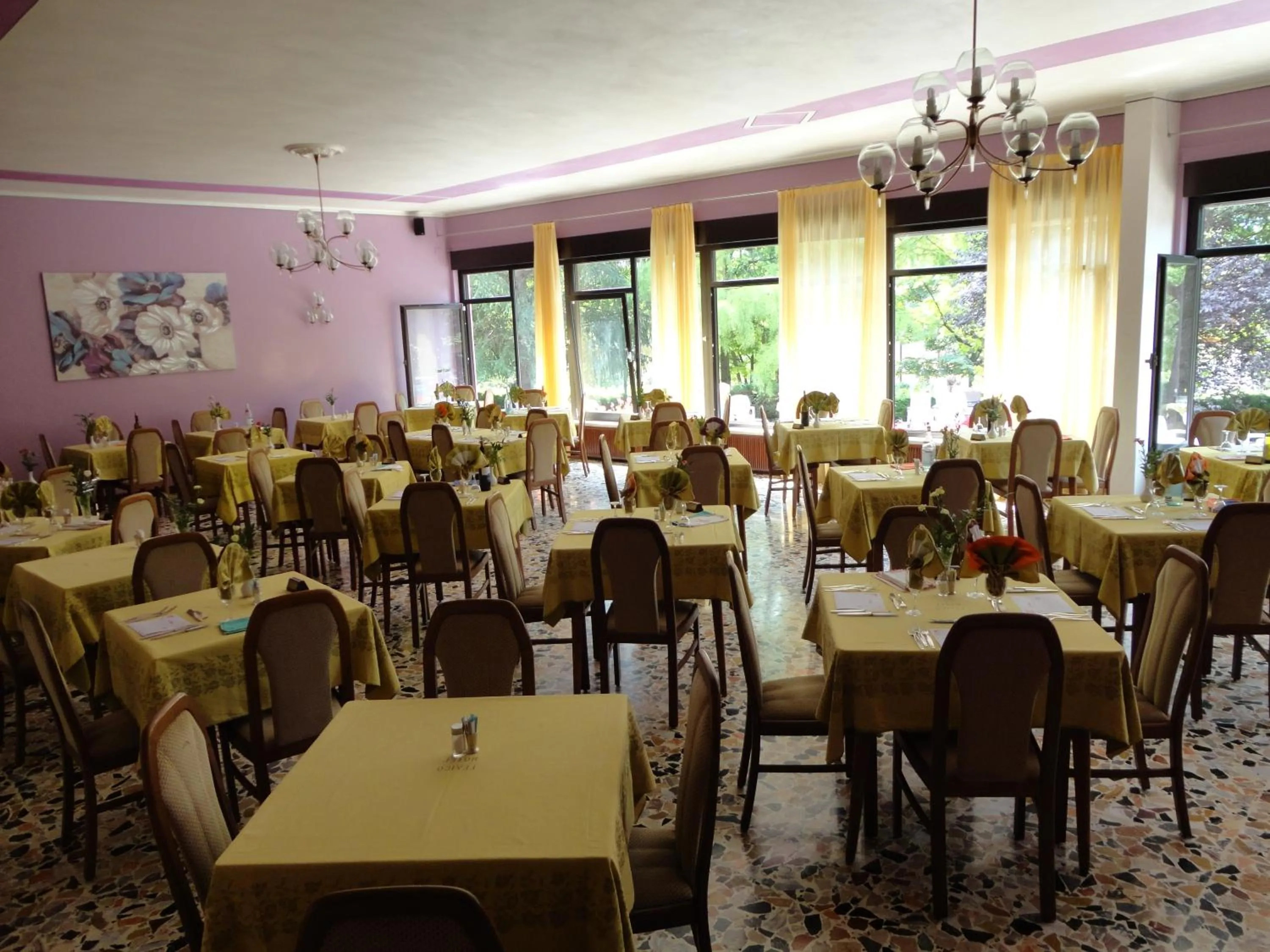 Restaurant/places to eat in Hotel Levico