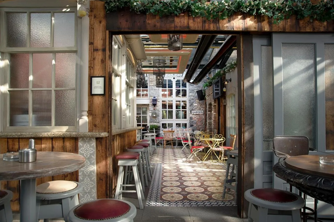 Balcony/Terrace in Dinn Rí Hotel