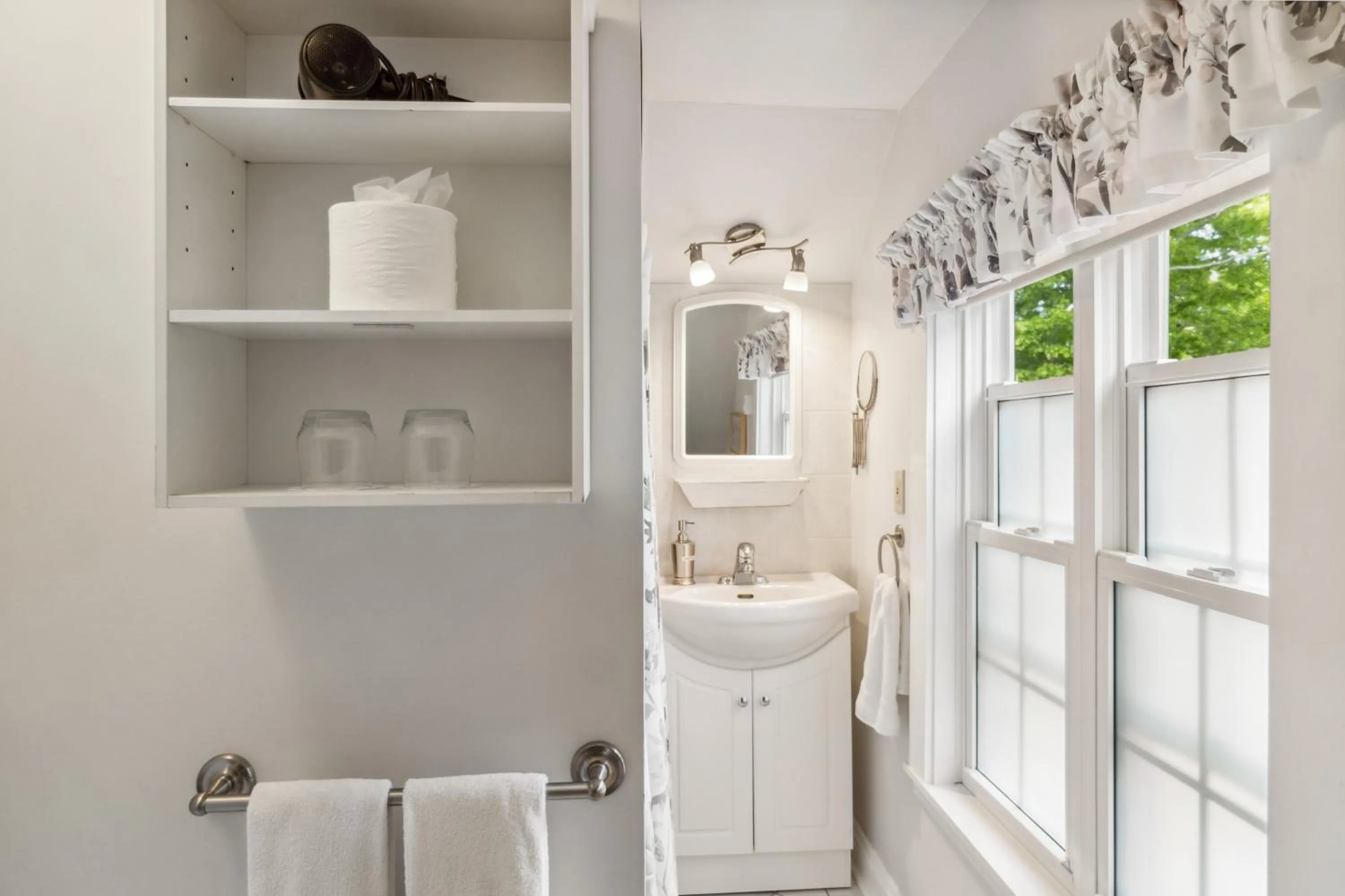 Bathroom in Farmhouse Inn B&B