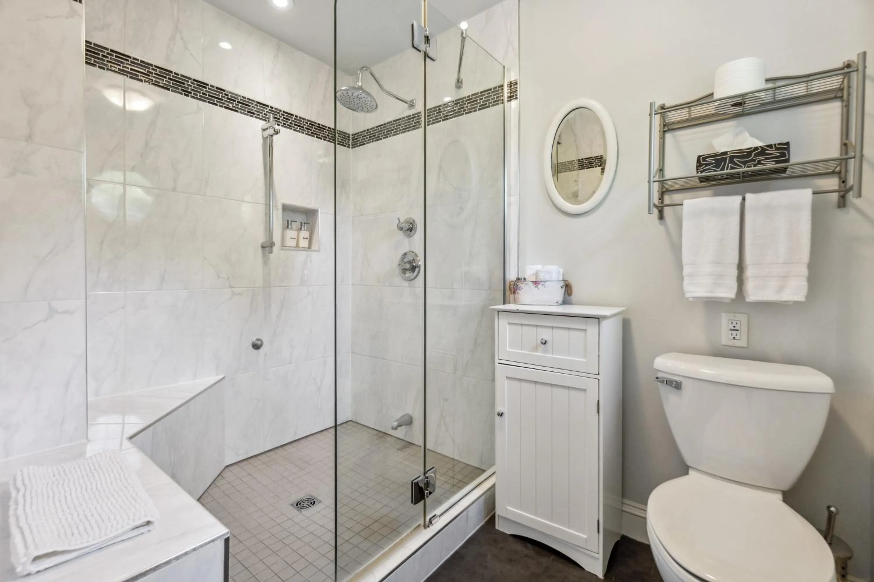 Bathroom in Farmhouse Inn B&B