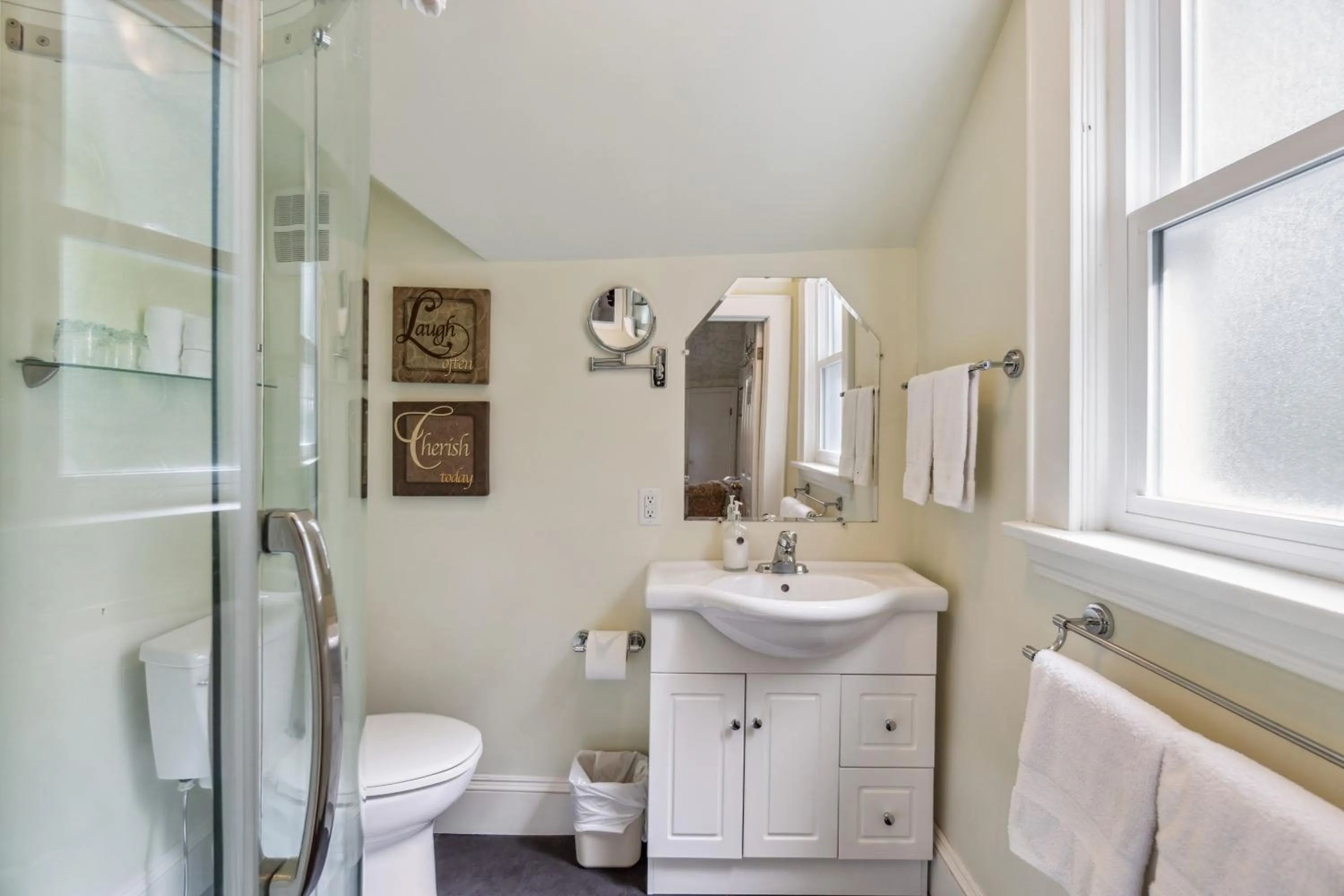 Bathroom in Farmhouse Inn B&B