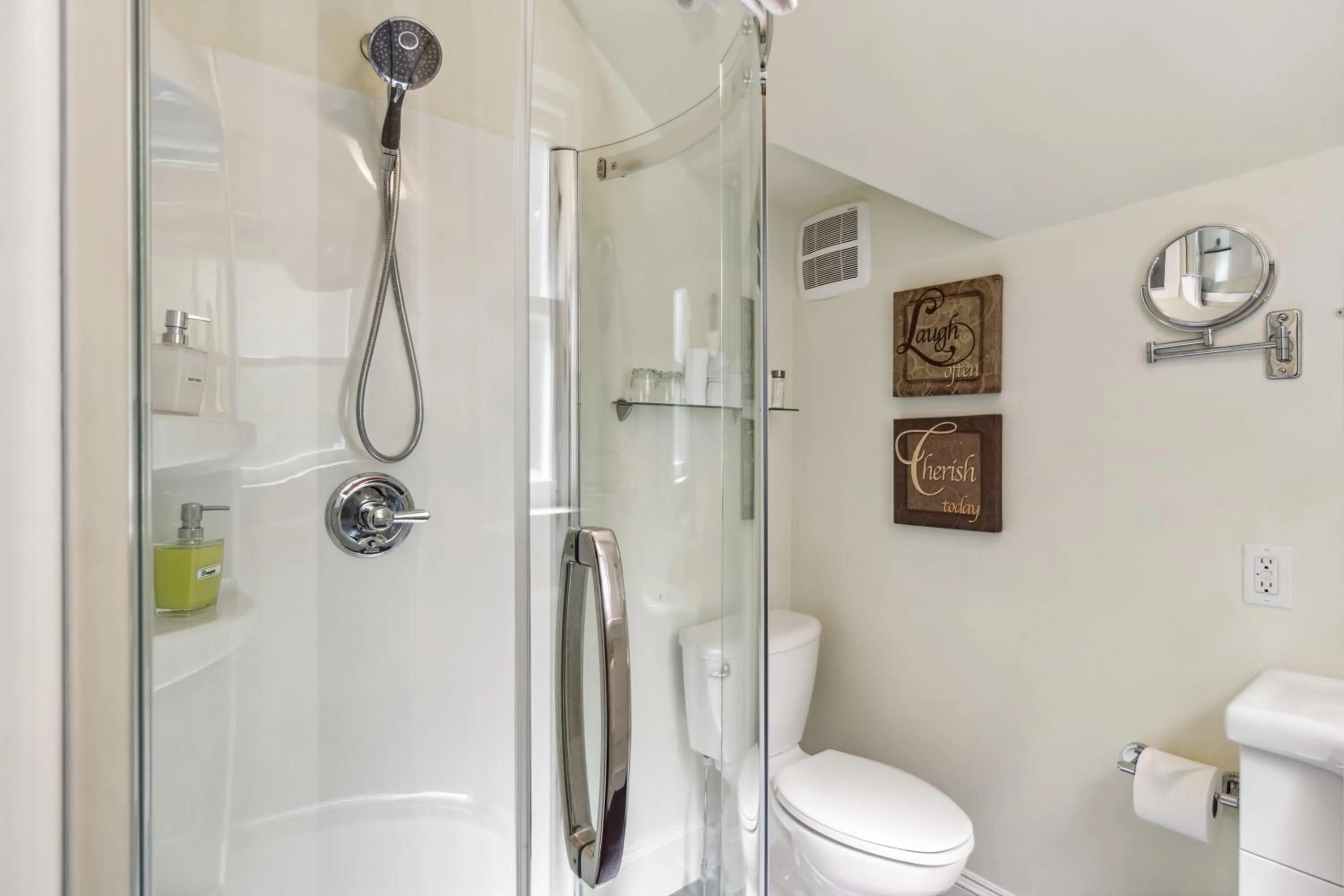 Bathroom in Farmhouse Inn B&B