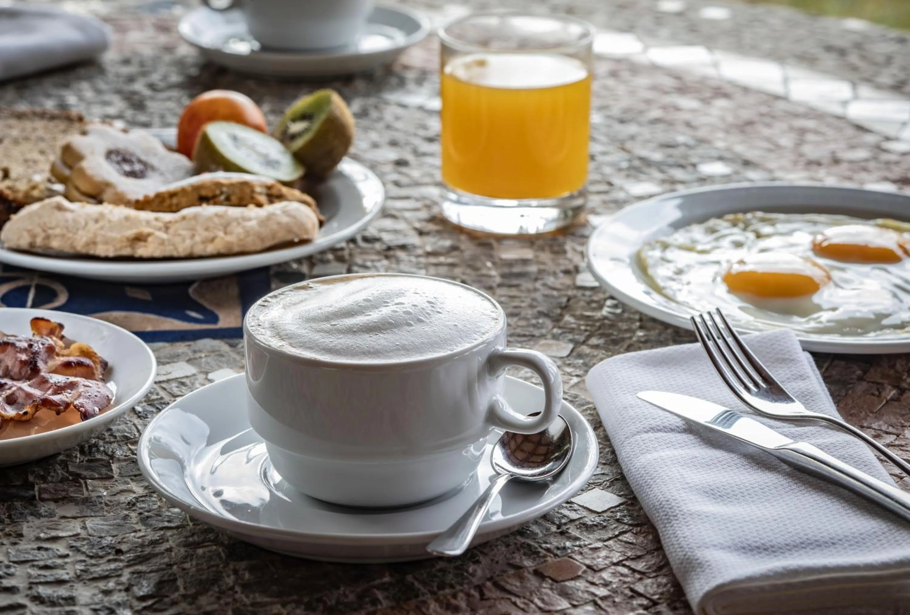 Continental breakfast in Janas Country Resort