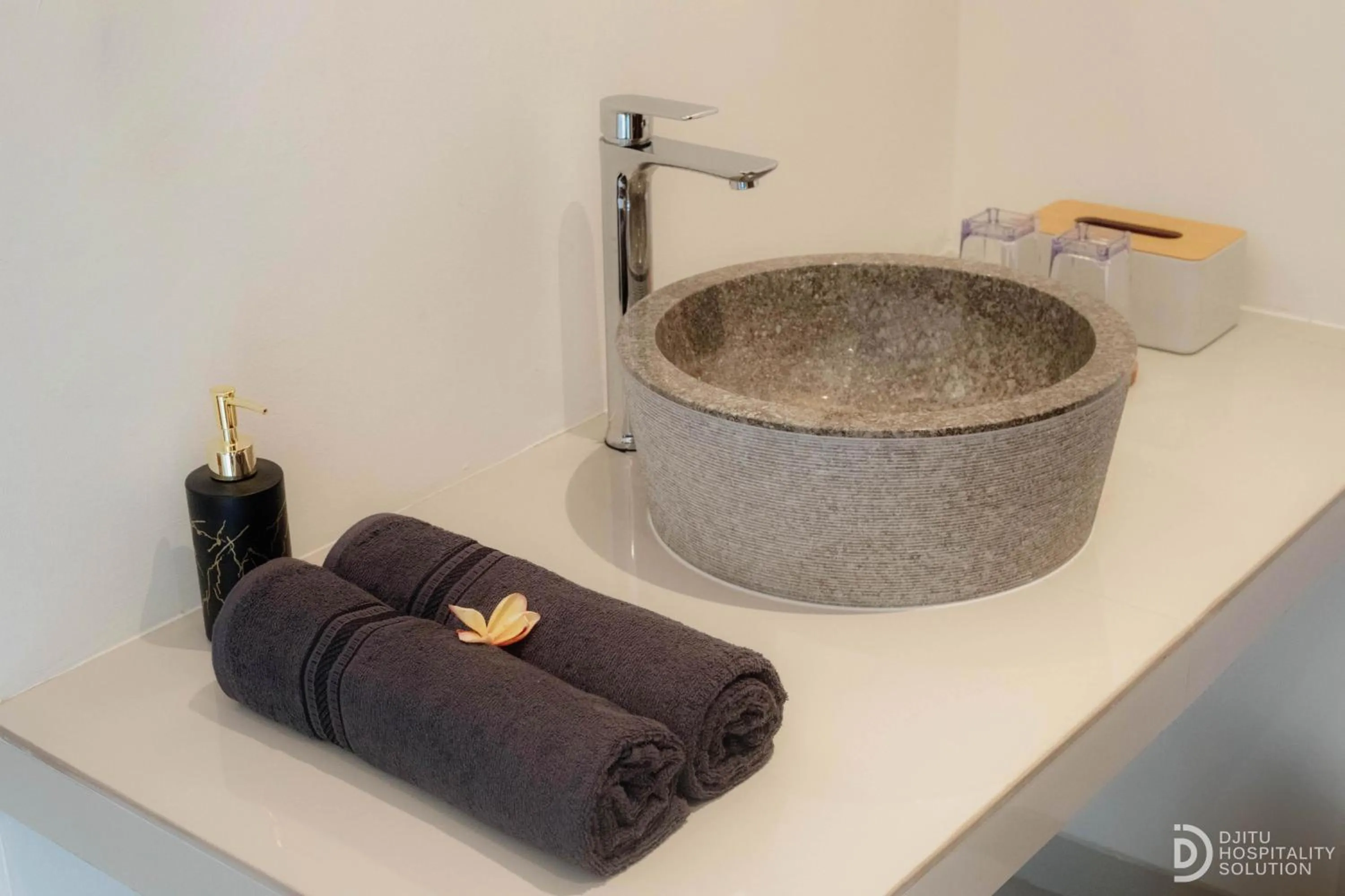 towels in Suastika Lodge