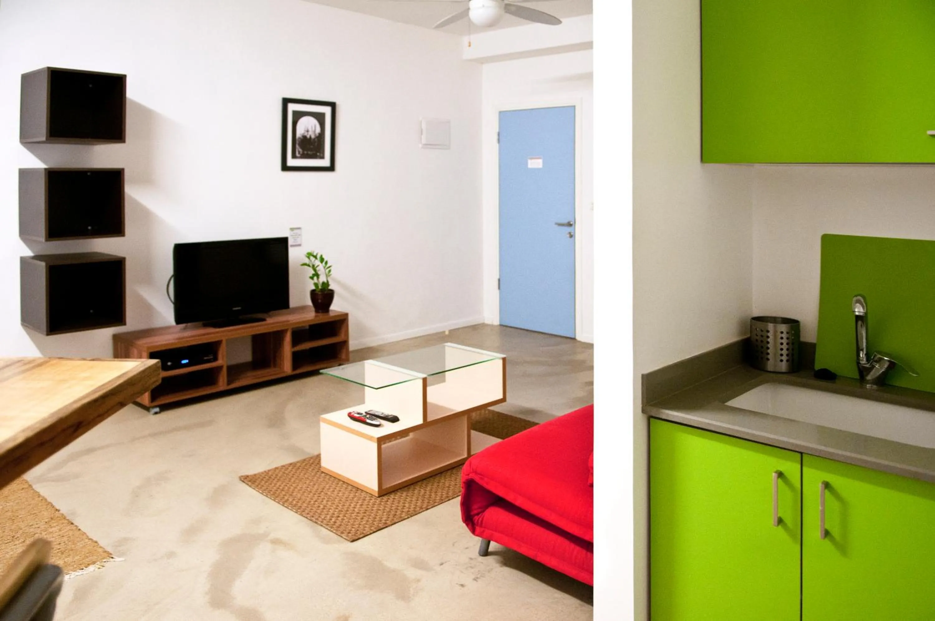 TV and multimedia in G38 Rental Apartment Building