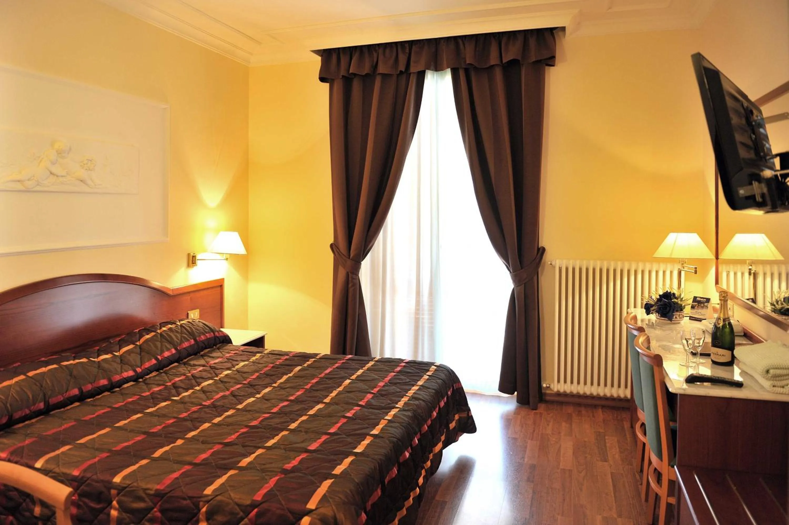 Bedroom, Bed in Hotel Benessere Villa Fiorita