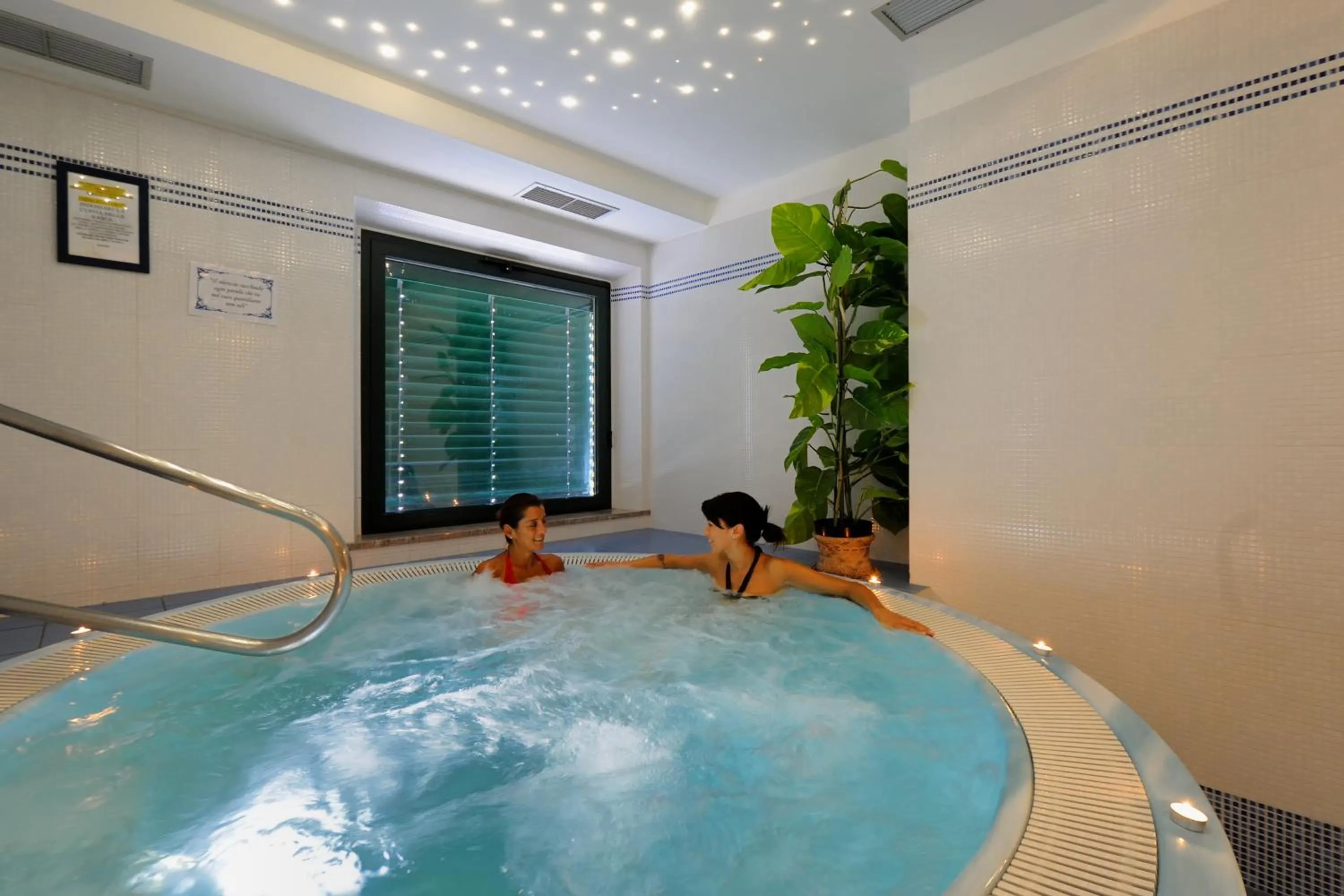 Hot Tub in Hotel Benessere Villa Fiorita