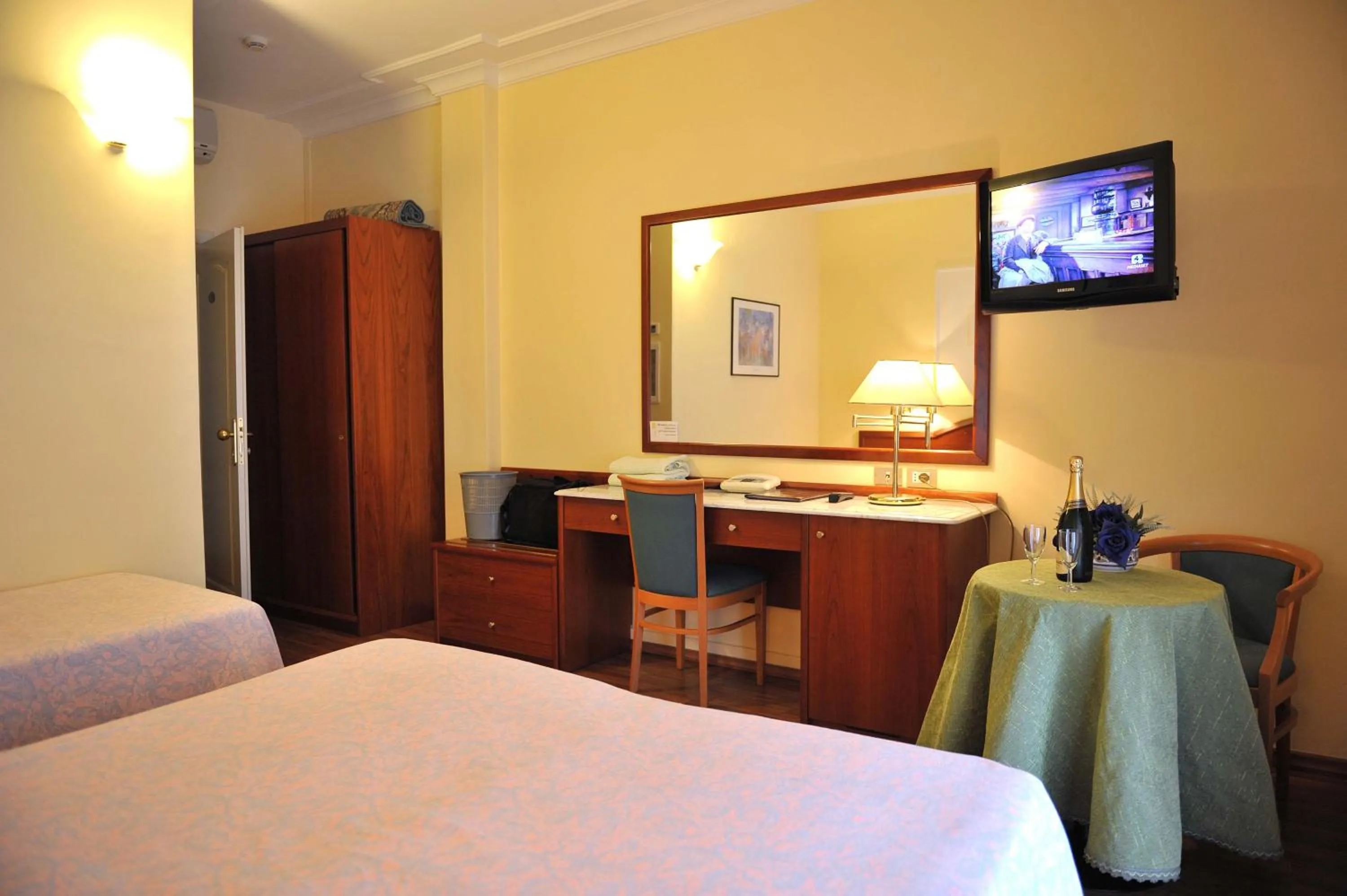 Bedroom, Bed in Hotel Benessere Villa Fiorita